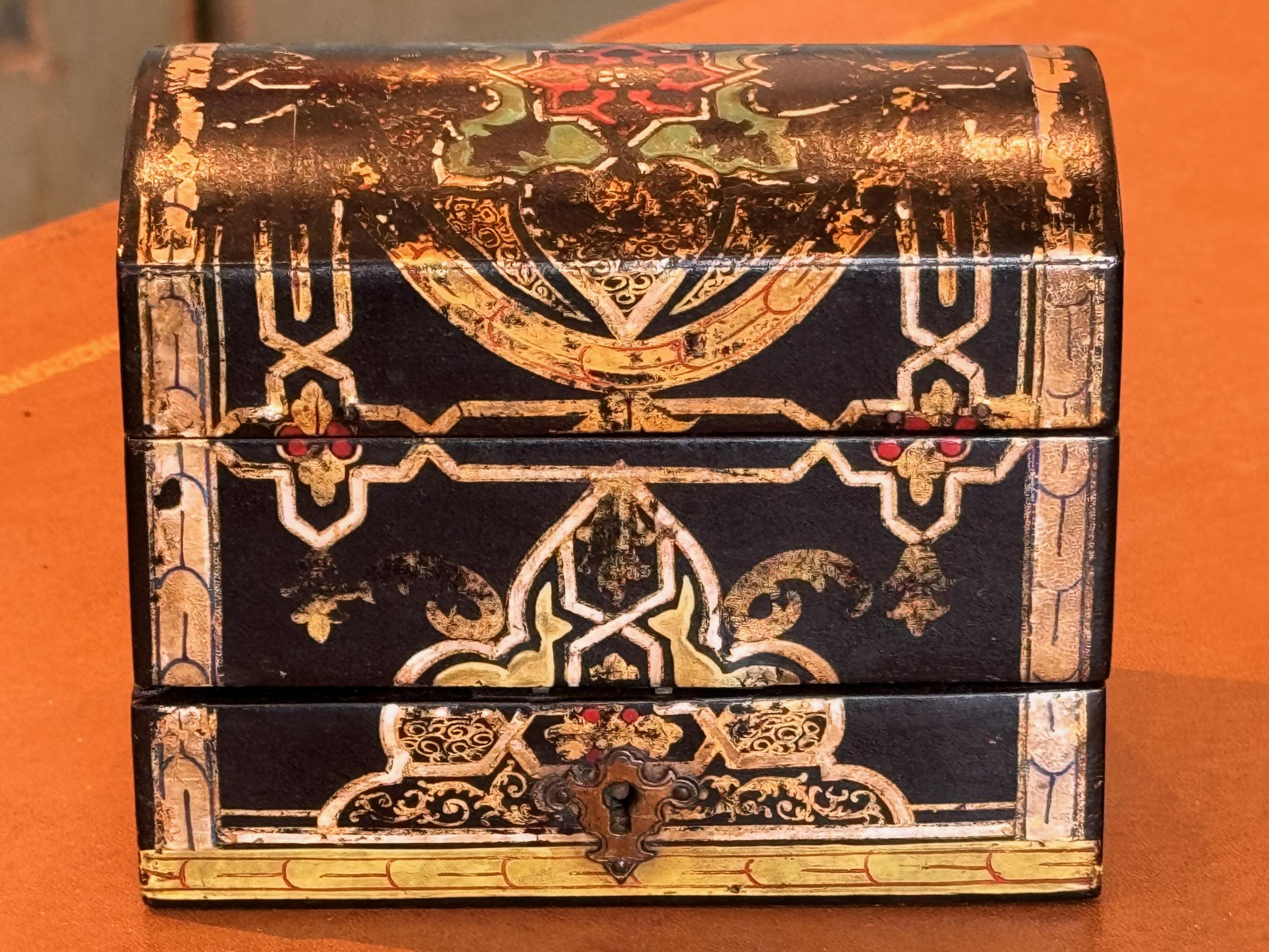 A Victorian dresser box. Beautiful decoration.
