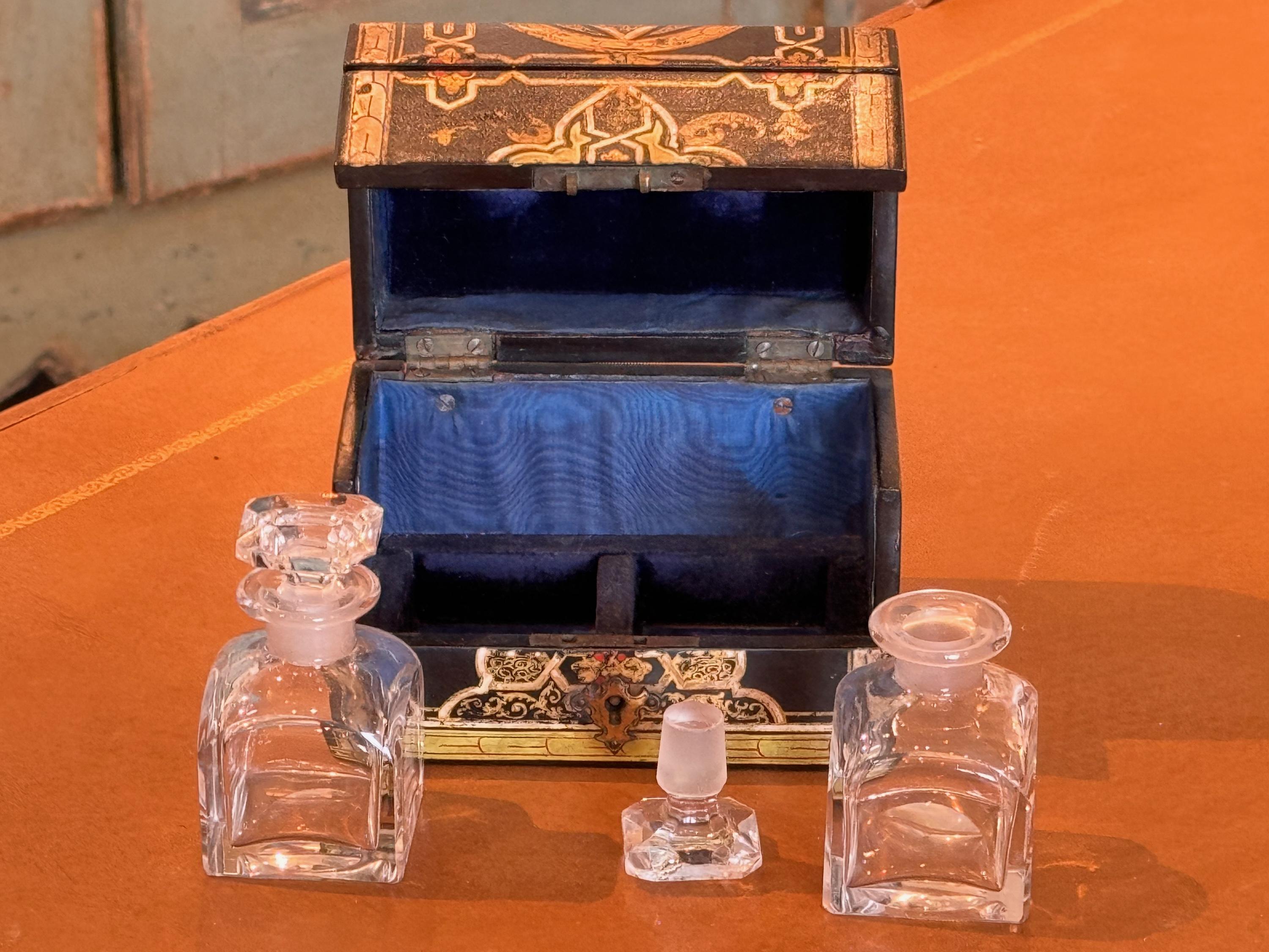 19th Century Victorian Box In Good Condition For Sale In Charlottesville, VA