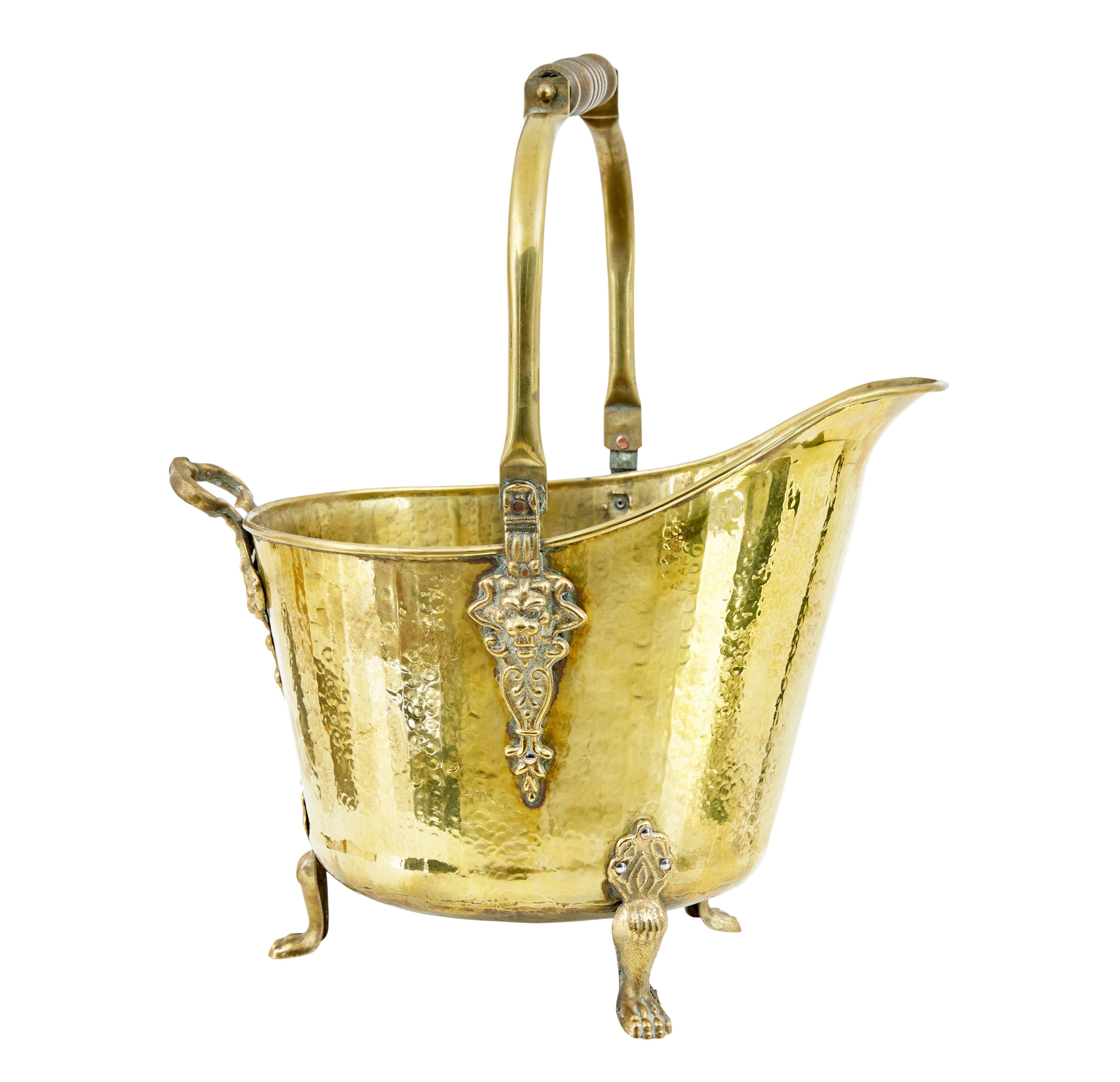 English 19th century Victorian brass coal scuttle For Sale