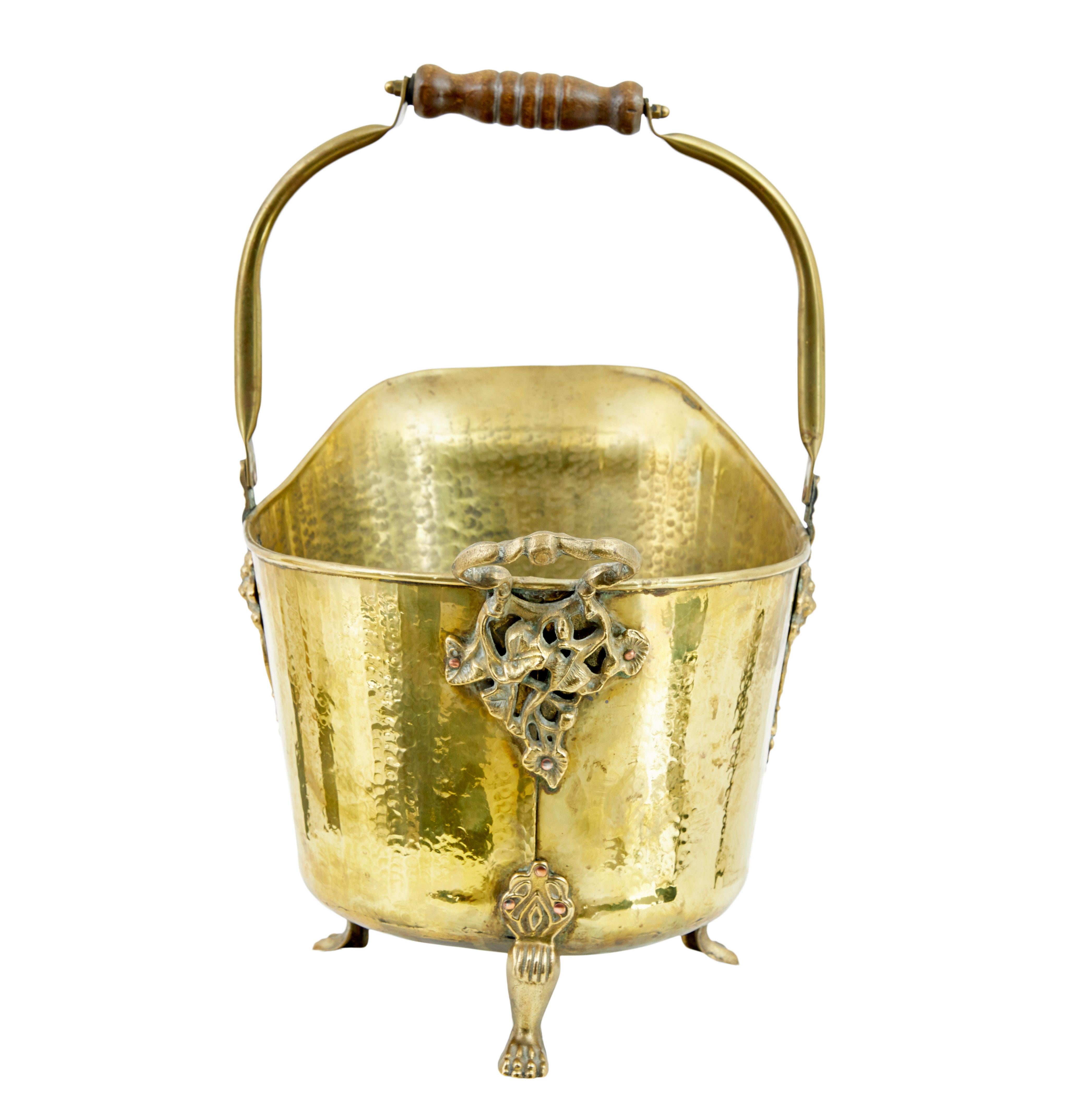 Cast 19th century Victorian brass coal scuttle For Sale