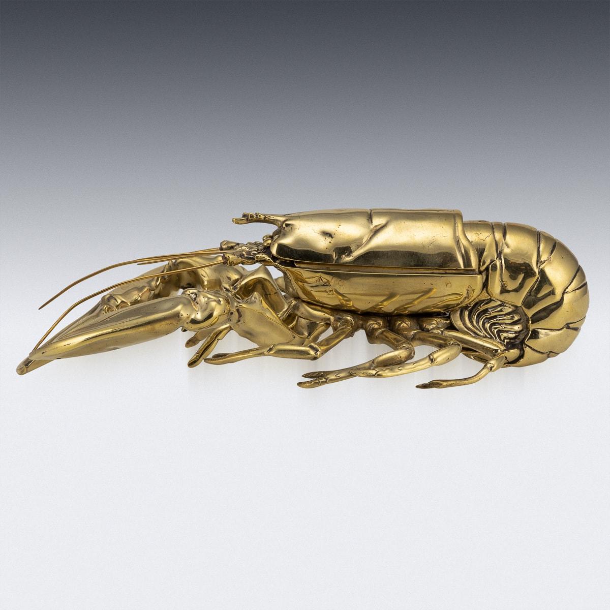 Antique late 19th Century Victorian polished brass lobster shaped inkstand, with two inkwells and lid.

CONDITION
In Great Condition - No Damage.

SIZE
Height: 9cm
Width: 32 x 16cm
