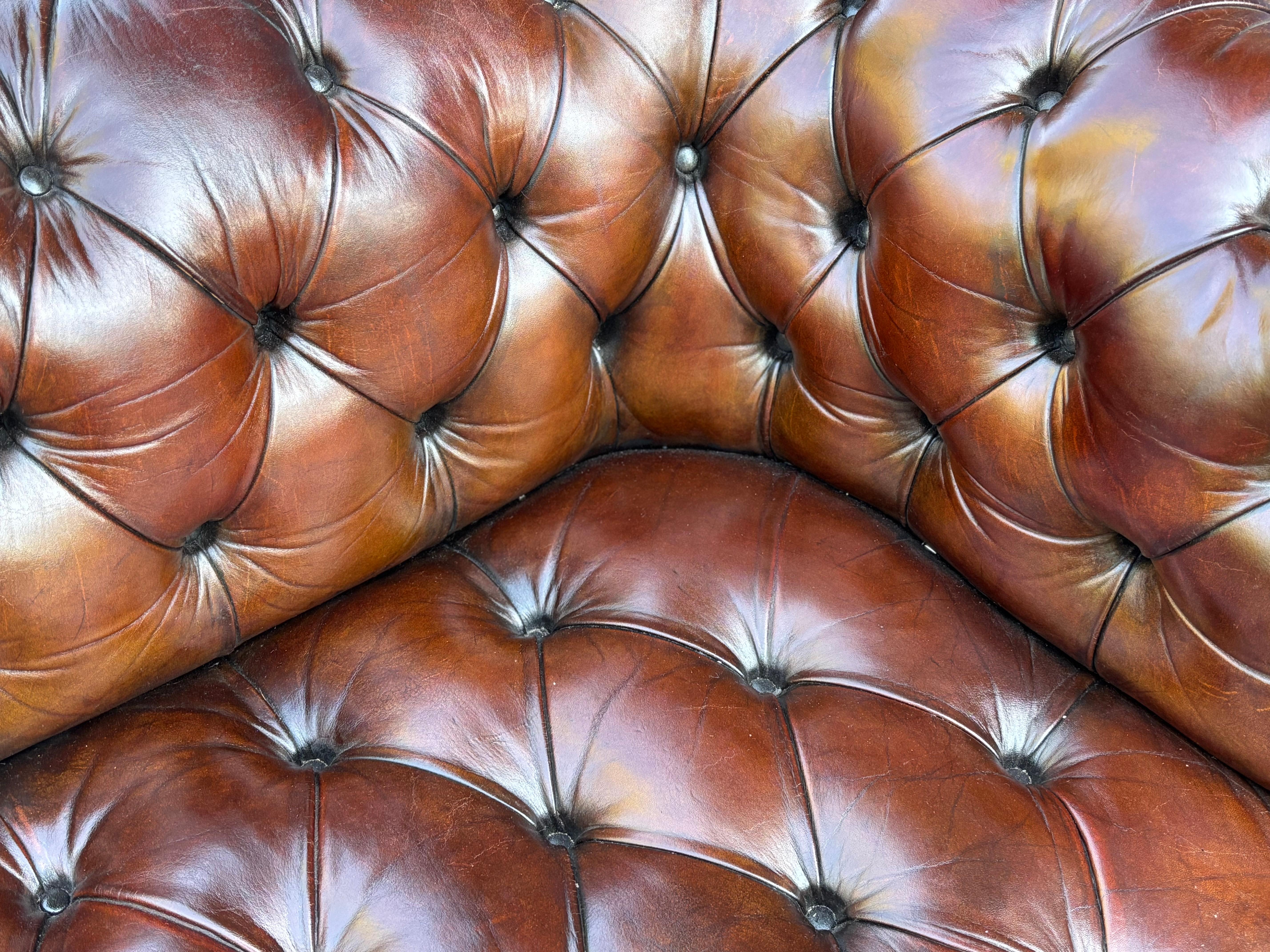19. Jahrhundert Viktorianisches Braunes Leder 3-Sitzer Chesterfield Sofa im Angebot 2