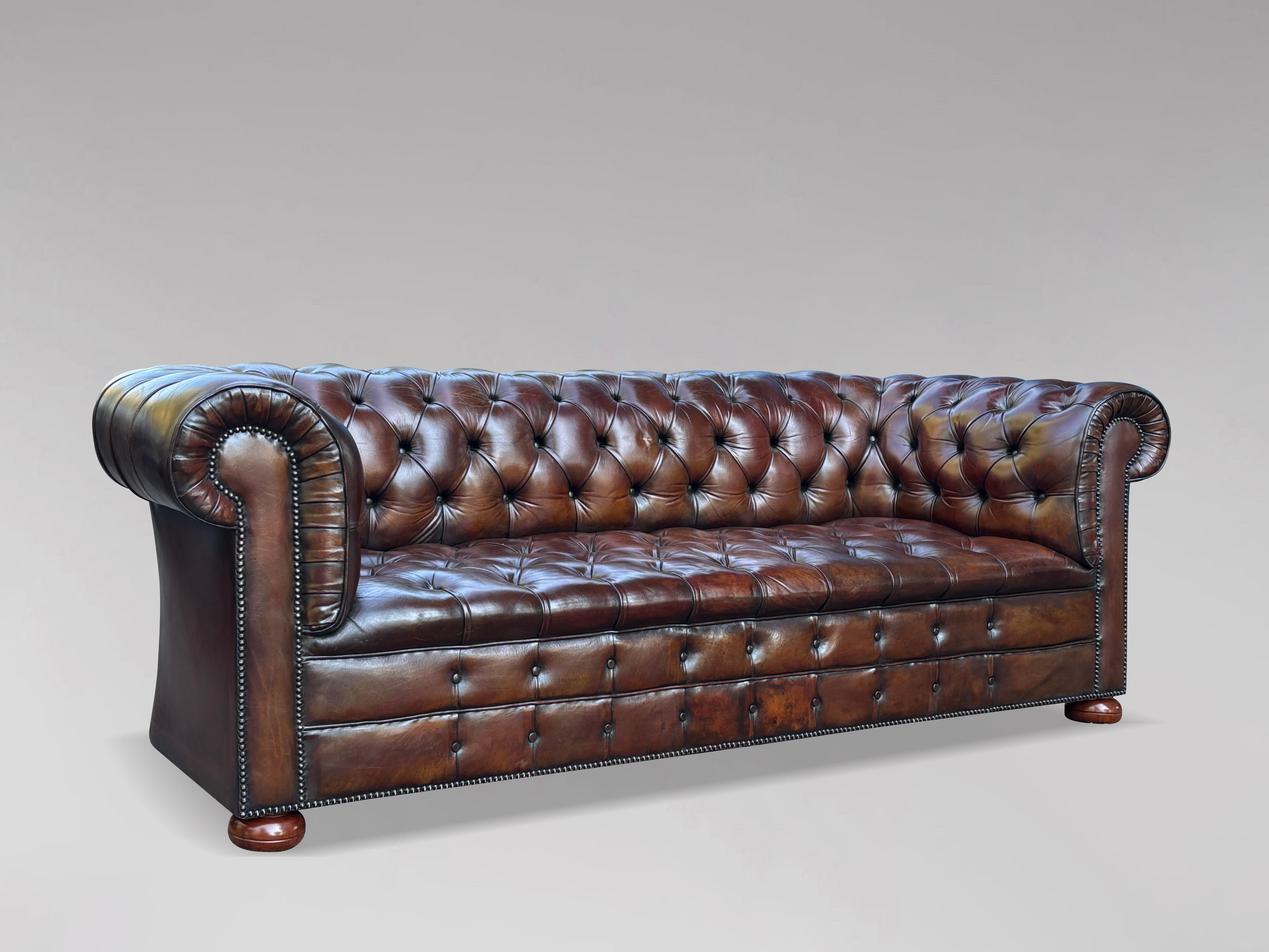 19. Jahrhundert Viktorianisches Braunes Leder 3-Sitzer Chesterfield Sofa im Angebot 5