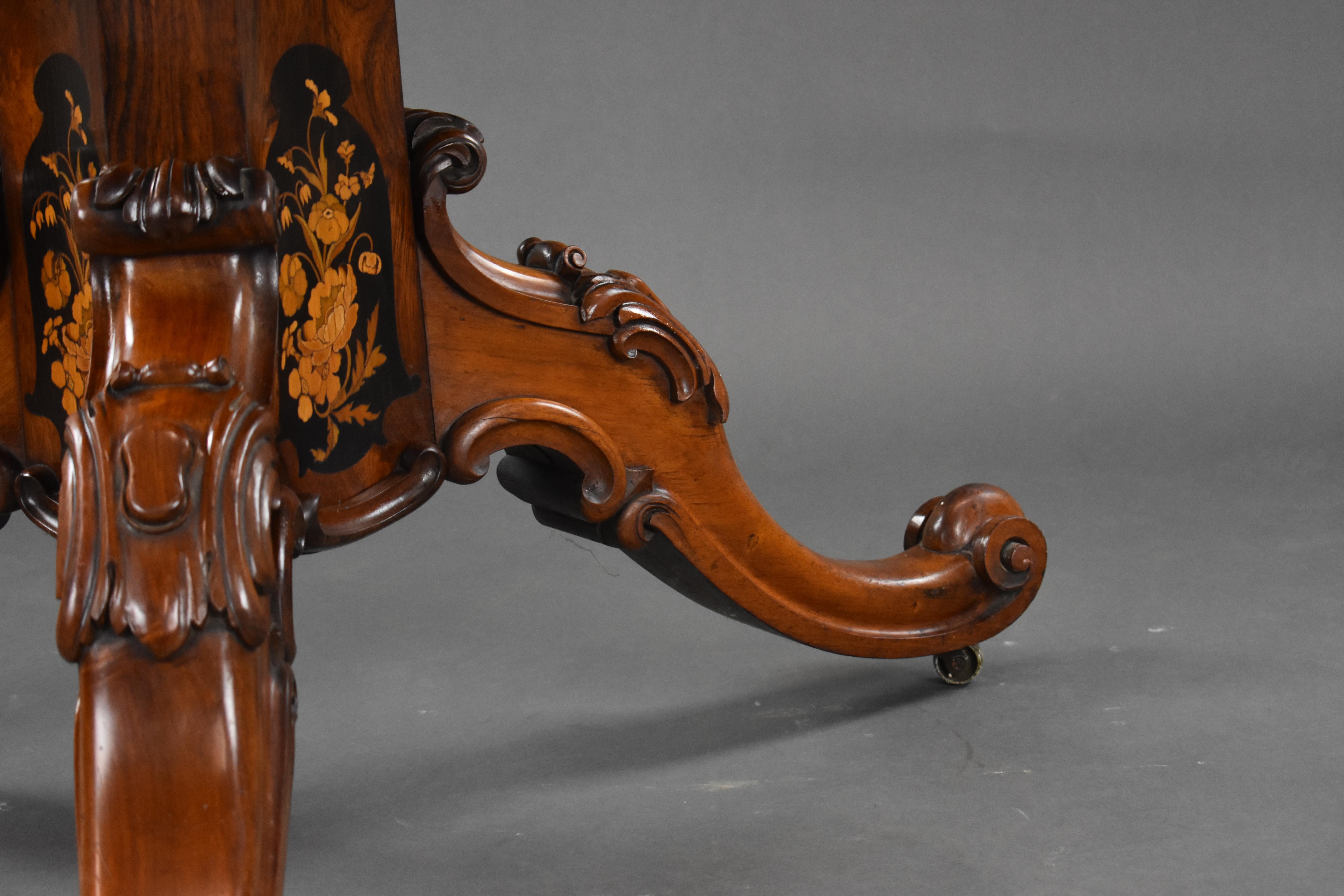 Viktorianischer Mitteltisch aus Wurzelnussholz mit Intarsien aus dem 19. Jahrhundert im Angebot 12
