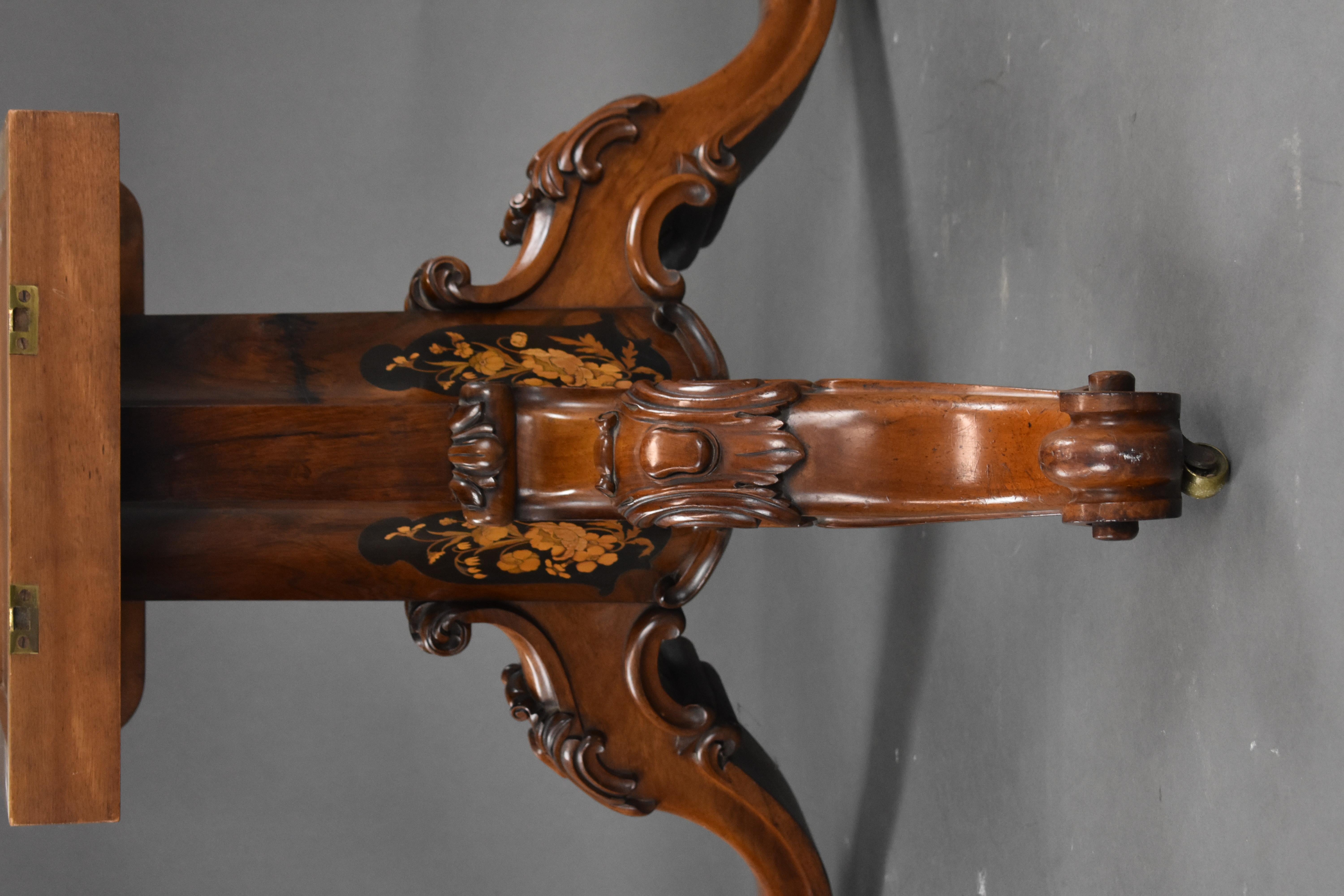 Viktorianischer Mitteltisch aus Wurzelnussholz mit Intarsien aus dem 19. Jahrhundert im Angebot 14