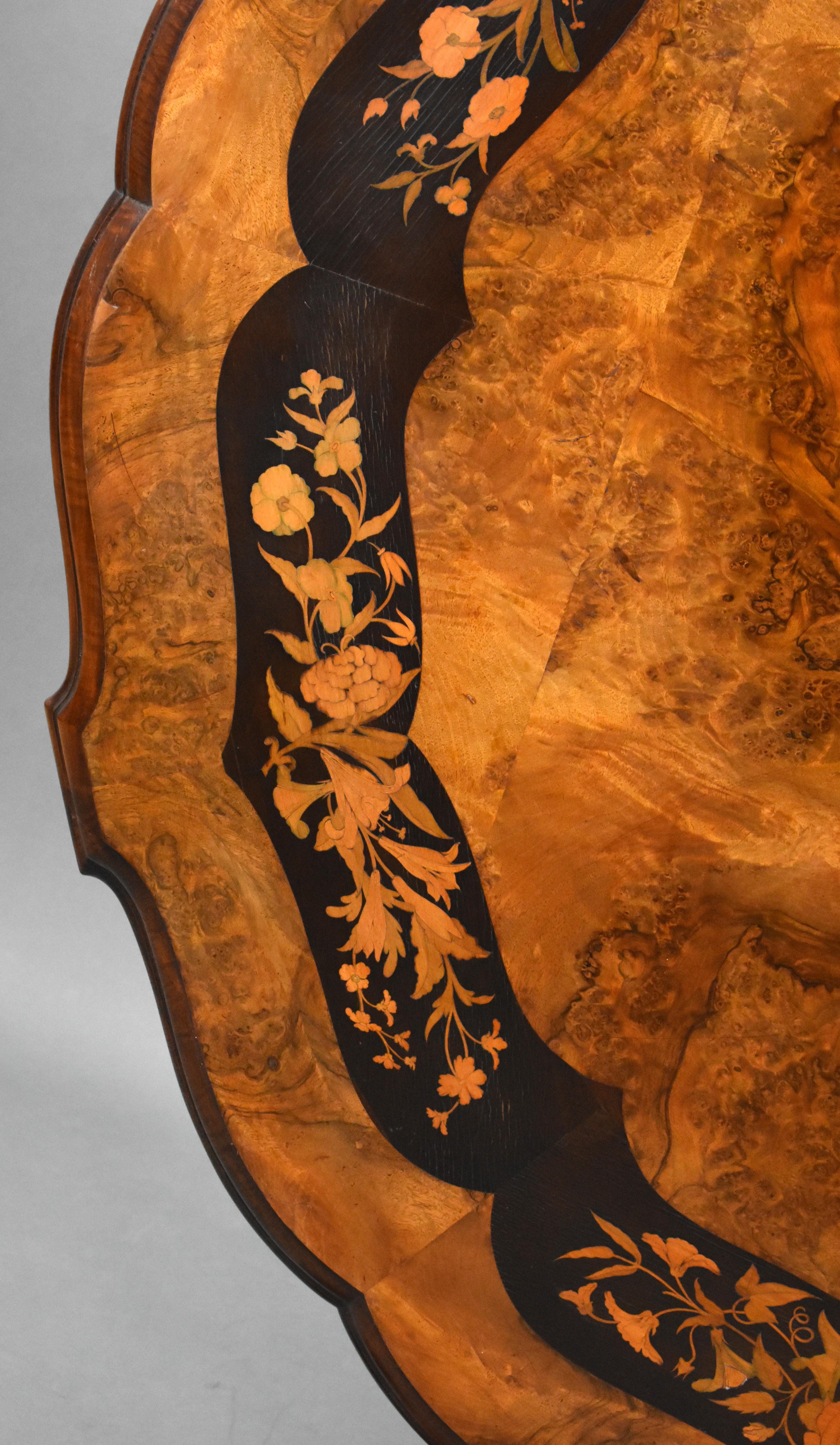 Viktorianischer Mitteltisch aus Wurzelnussholz mit Intarsien aus dem 19. Jahrhundert im Angebot 3