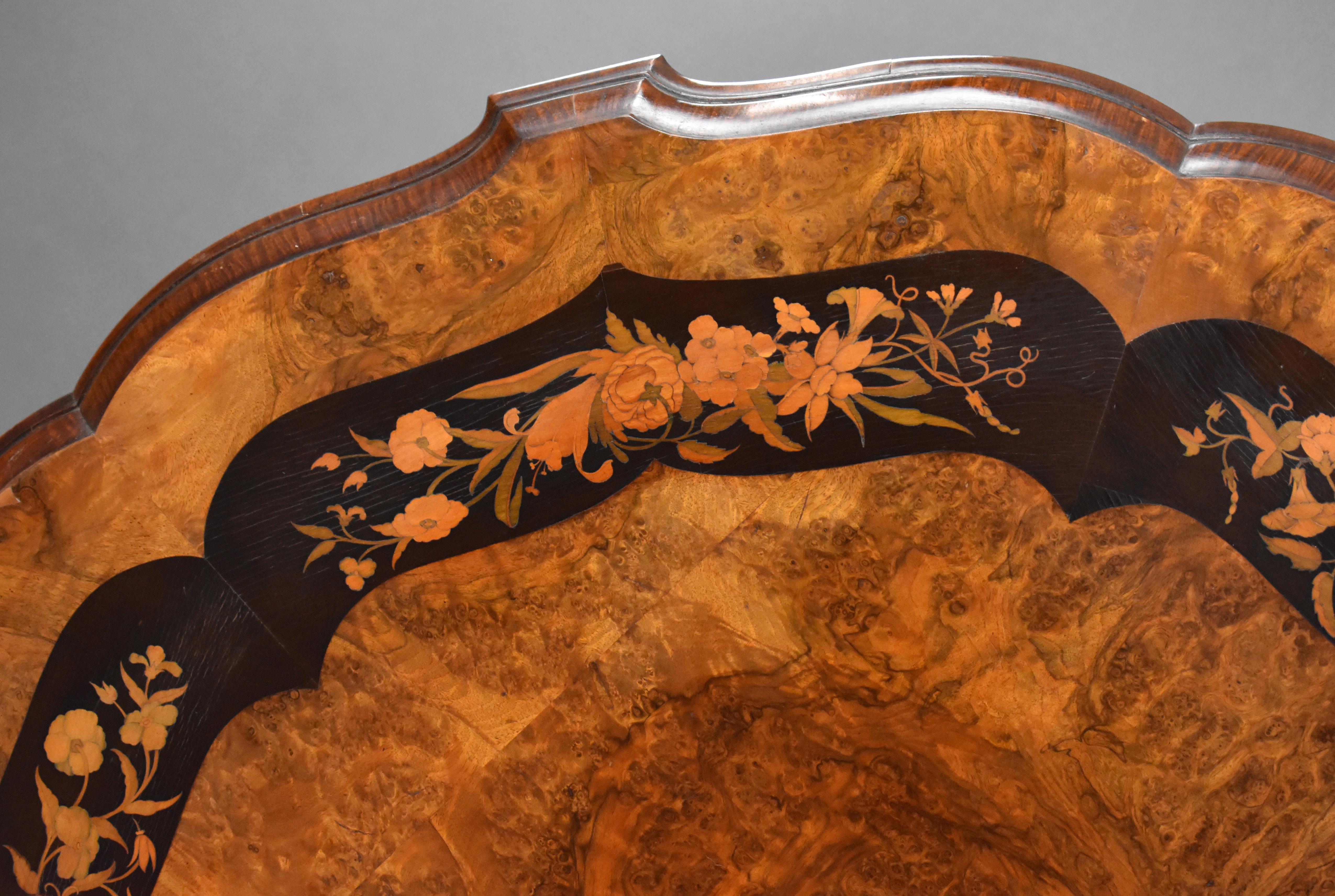 Viktorianischer Mitteltisch aus Wurzelnussholz mit Intarsien aus dem 19. Jahrhundert im Angebot 4