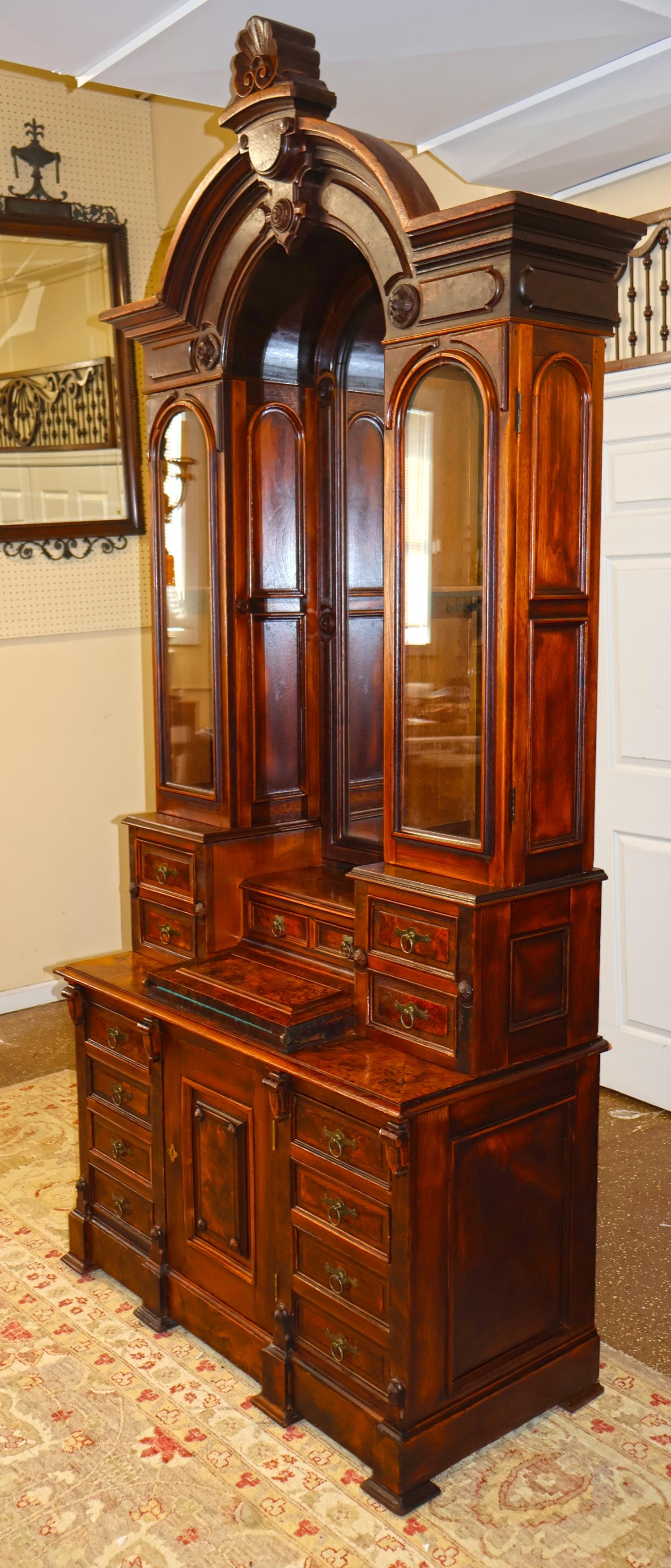19ème siècle Victorien Noyer Brut Bureau Secrétaire à façade inclinée Attr à Jelliff en vente 5