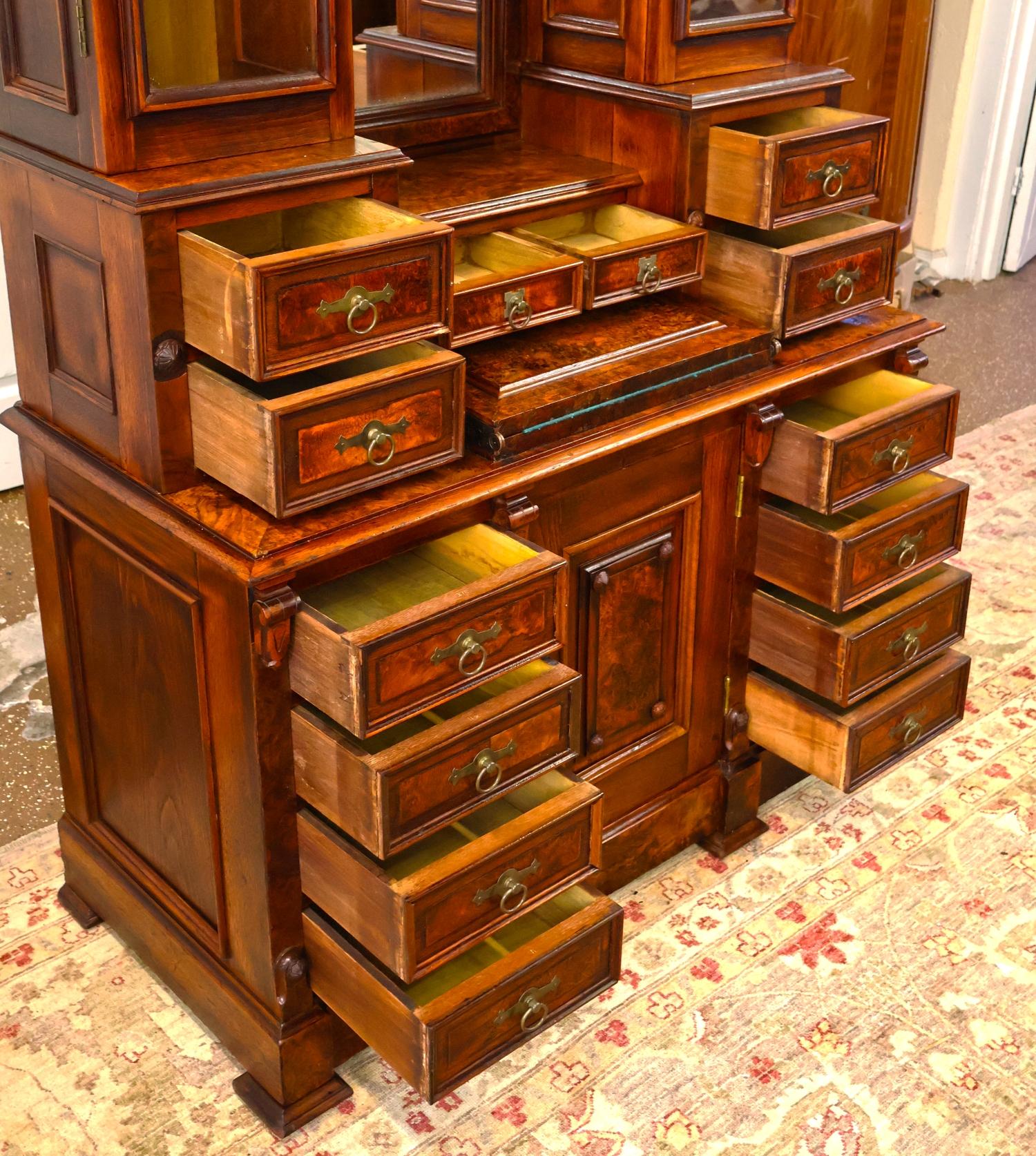 19ème siècle Victorien Noyer Brut Bureau Secrétaire à façade inclinée Attr à Jelliff en vente 6