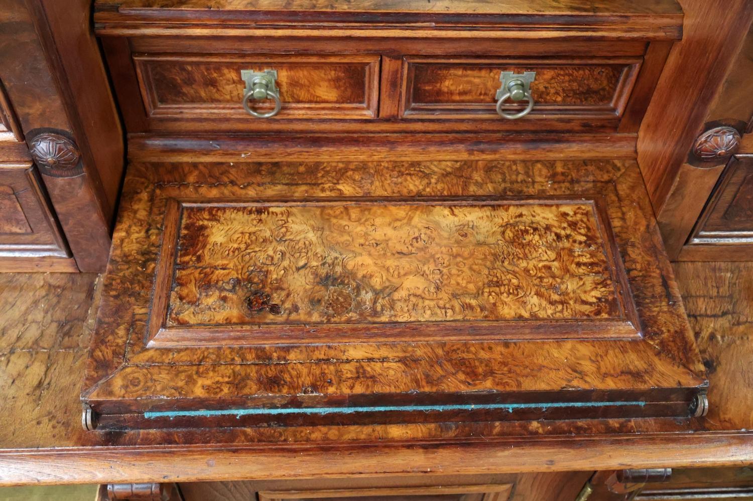 19ème siècle Victorien Noyer Brut Bureau Secrétaire à façade inclinée Attr à Jelliff en vente 8