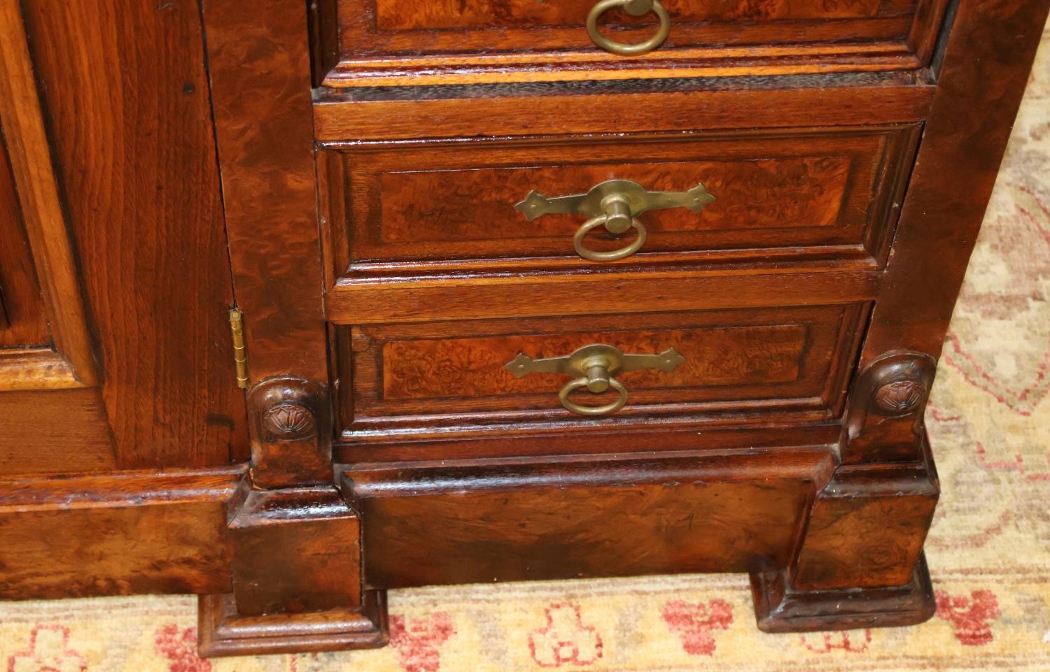 19ème siècle Victorien Noyer Brut Bureau Secrétaire à façade inclinée Attr à Jelliff en vente 10