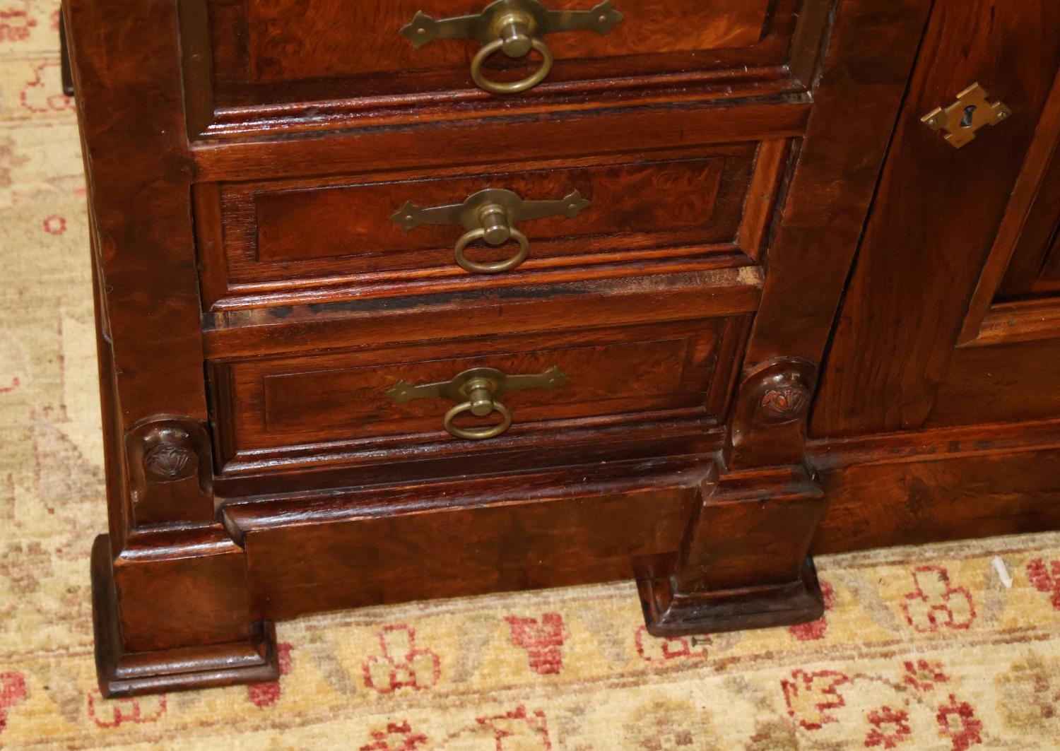 19ème siècle Victorien Noyer Brut Bureau Secrétaire à façade inclinée Attr à Jelliff en vente 11
