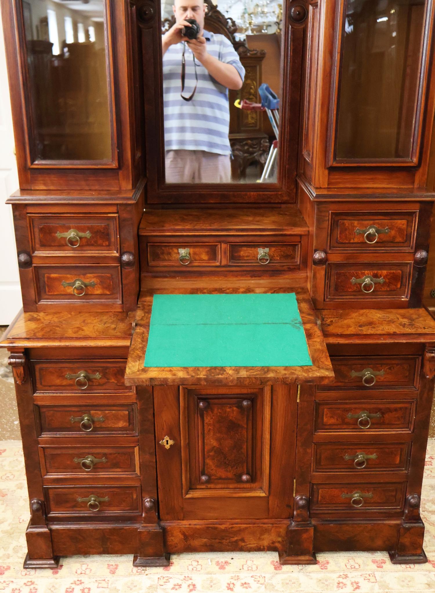 19ème siècle Victorien Noyer Brut Bureau Secrétaire à façade inclinée Attr à Jelliff en vente 1