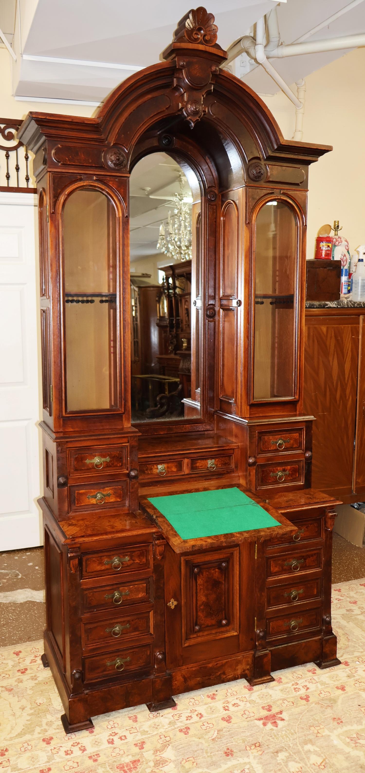 19ème siècle Victorien Noyer Brut Bureau Secrétaire à façade inclinée Attr à Jelliff en vente 2