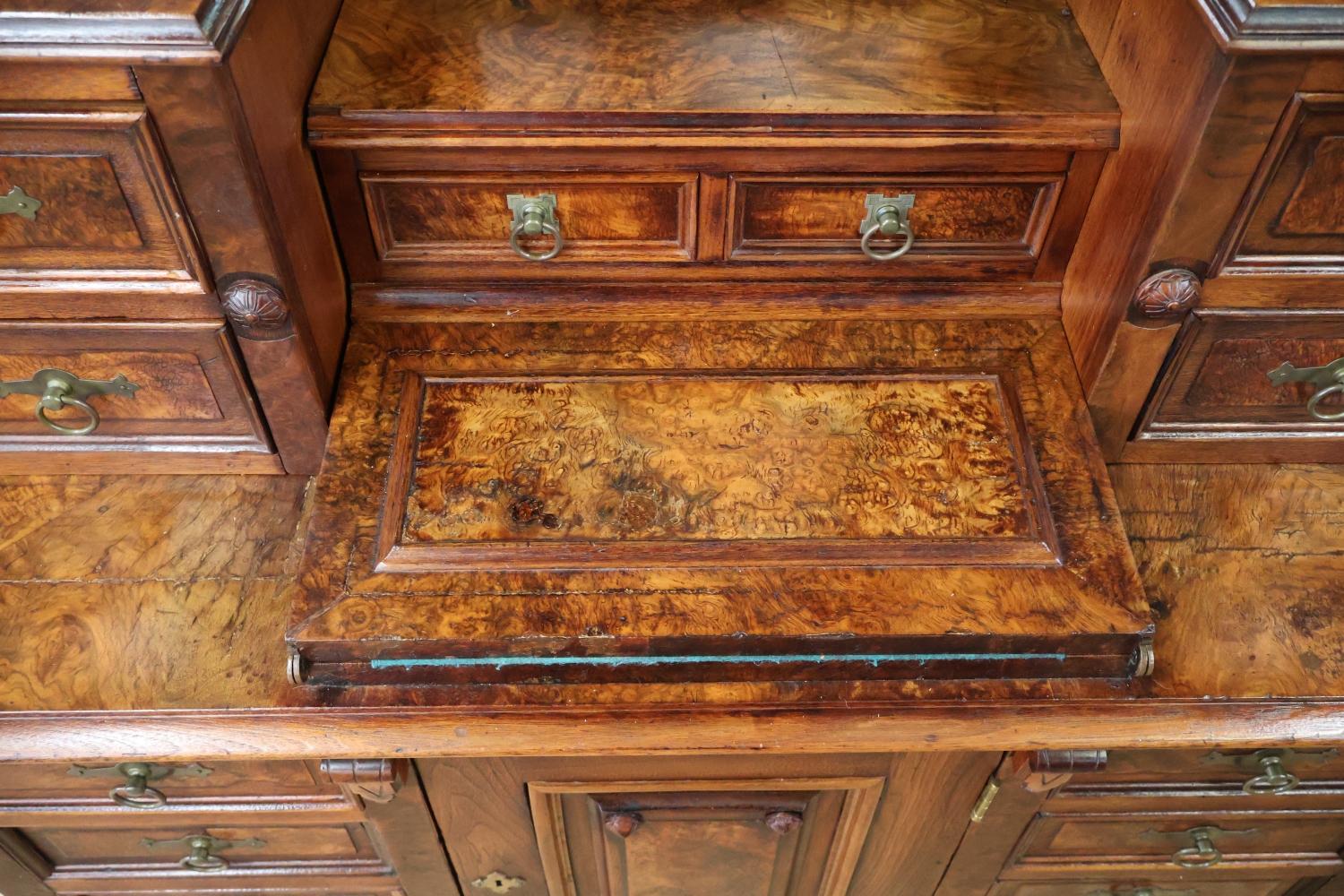 19ème siècle Victorien Noyer Brut Bureau Secrétaire à façade inclinée Attr à Jelliff en vente 3