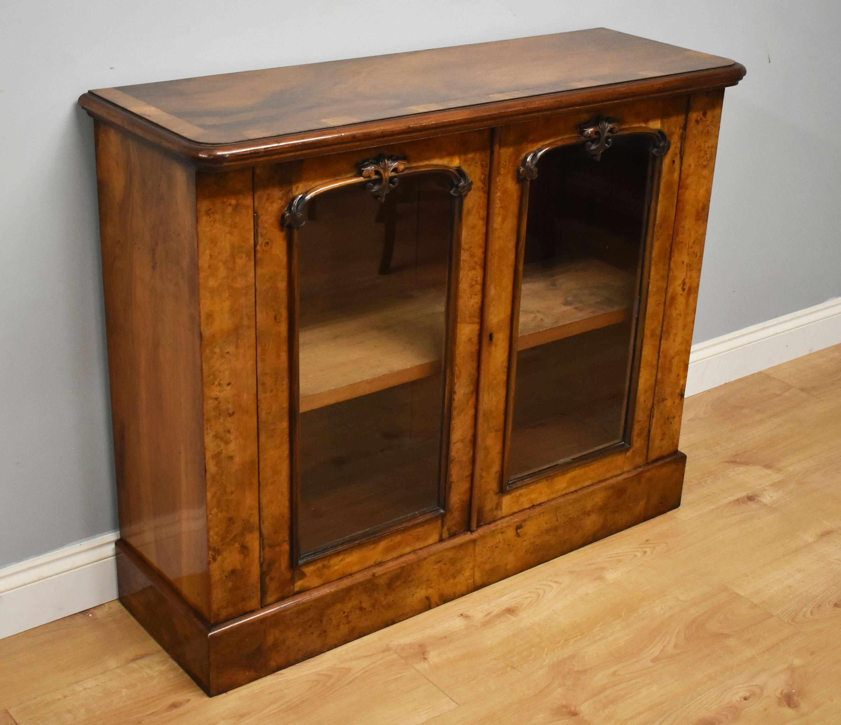 For sale is a good quality Victorian burr walnut cabinet, having a banded top above two glazed doors, opening to reveal a single shelf. The cabinet stands on a plinth base and is in very good condition for its age. 

Measures: Width 42