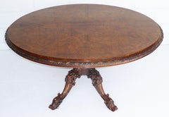 table de salle à manger ovale en ronce de noyer du 19e siècle de style victorien