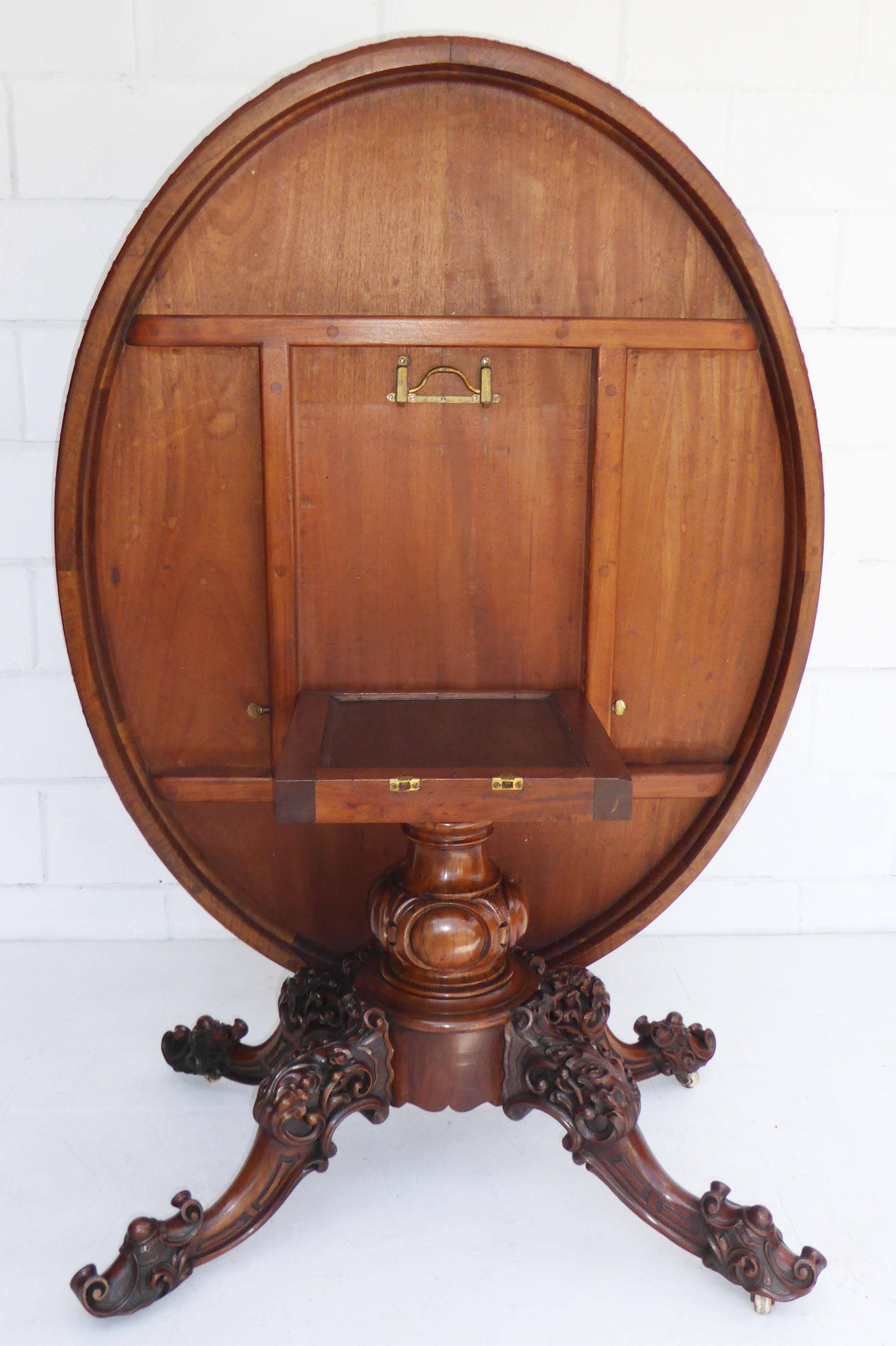 19th Century Victorian Burr Walnut Oval Dining Table In Excellent Condition In Chelmsford, Essex