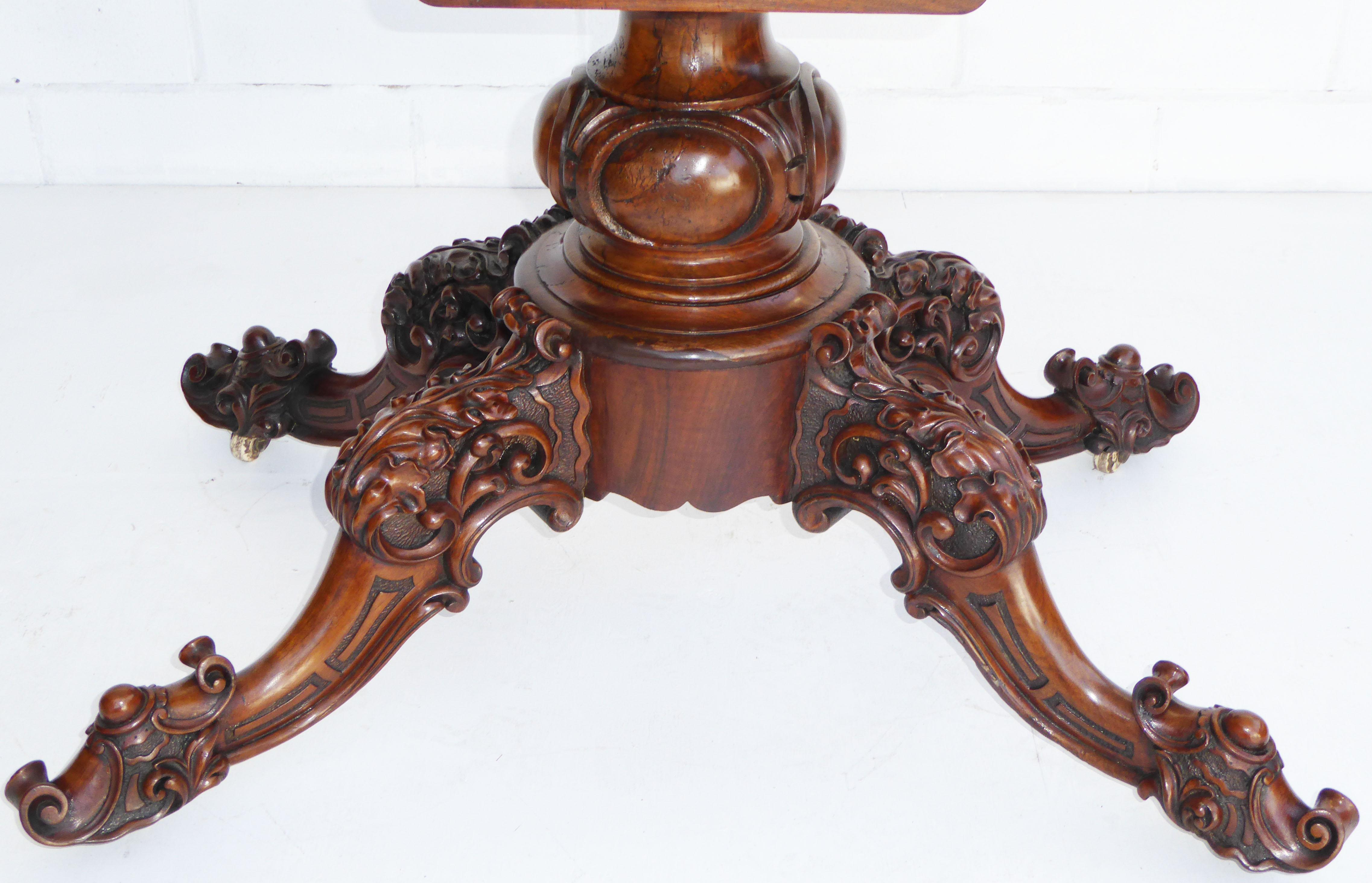 19th Century Victorian Burr Walnut Oval Dining Table 1