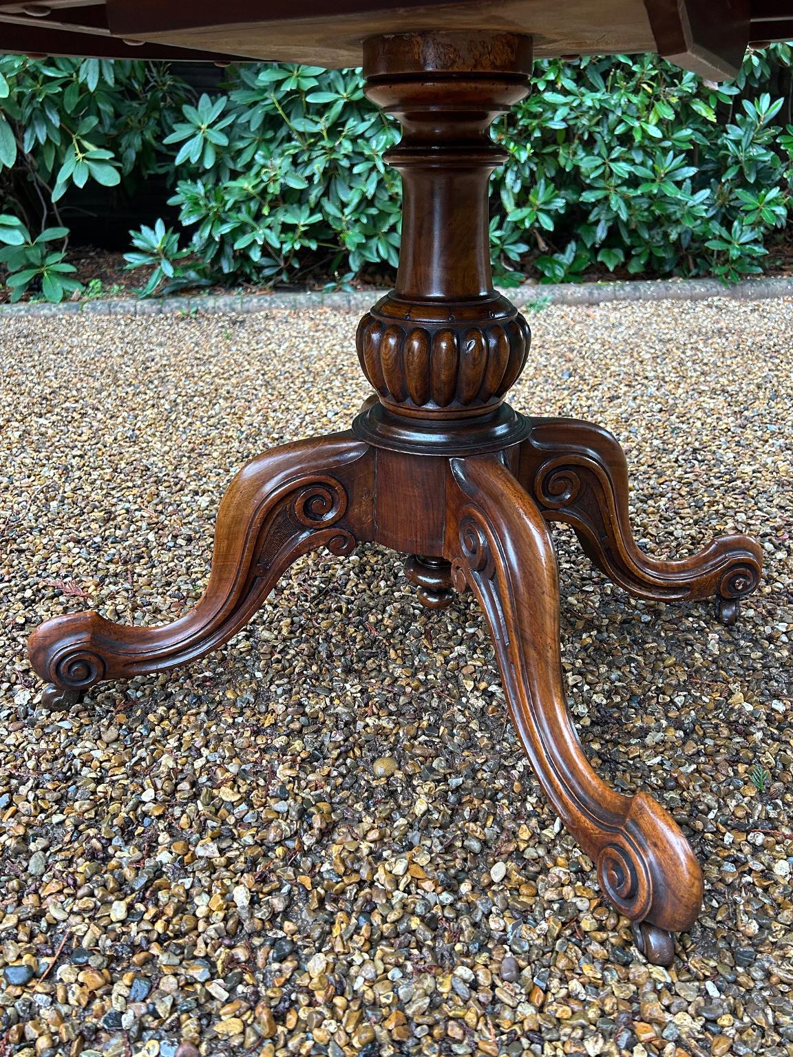 19th Century Victorian Burr Walnut Oval Tilt-Top Breakfast Table For Sale 1