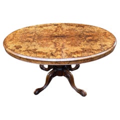 Table à déjeuner ovale à plateau basculant en ronce de noyer de l'époque victorienne du XIXe siècle