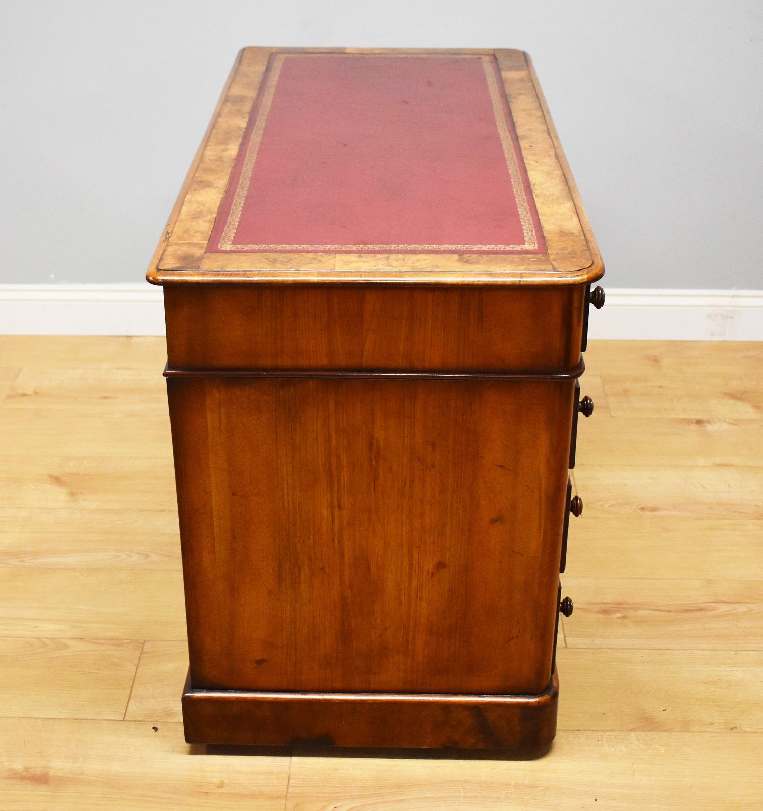 19th Century Victorian Burr Walnut Pedestal Desk In Good Condition In Chelmsford, Essex