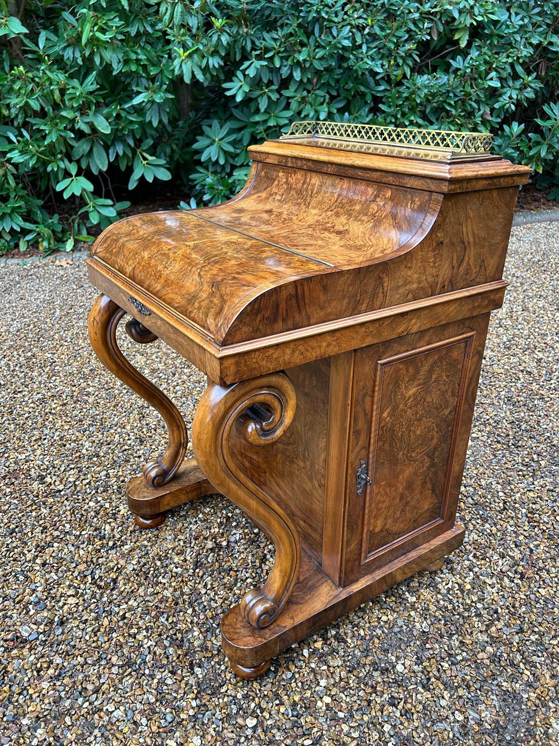 Hand-Crafted 19th Century Victorian Burr Walnut Piano Davenport