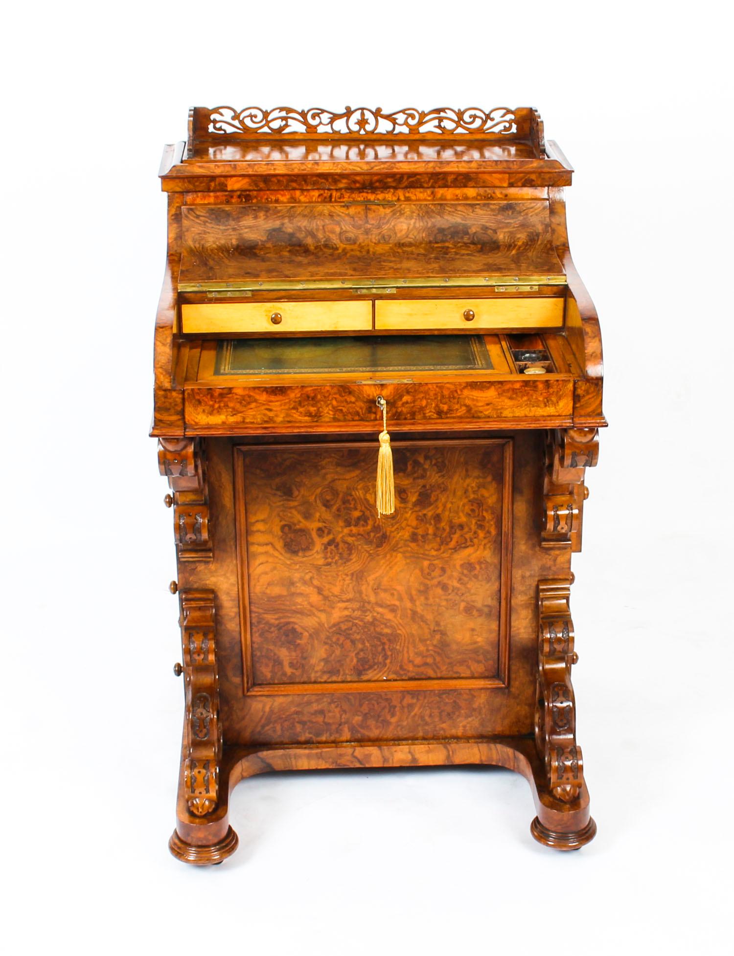19th Century Victorian Burr Walnut Pop Up Davenport Desk In Good Condition In London, GB