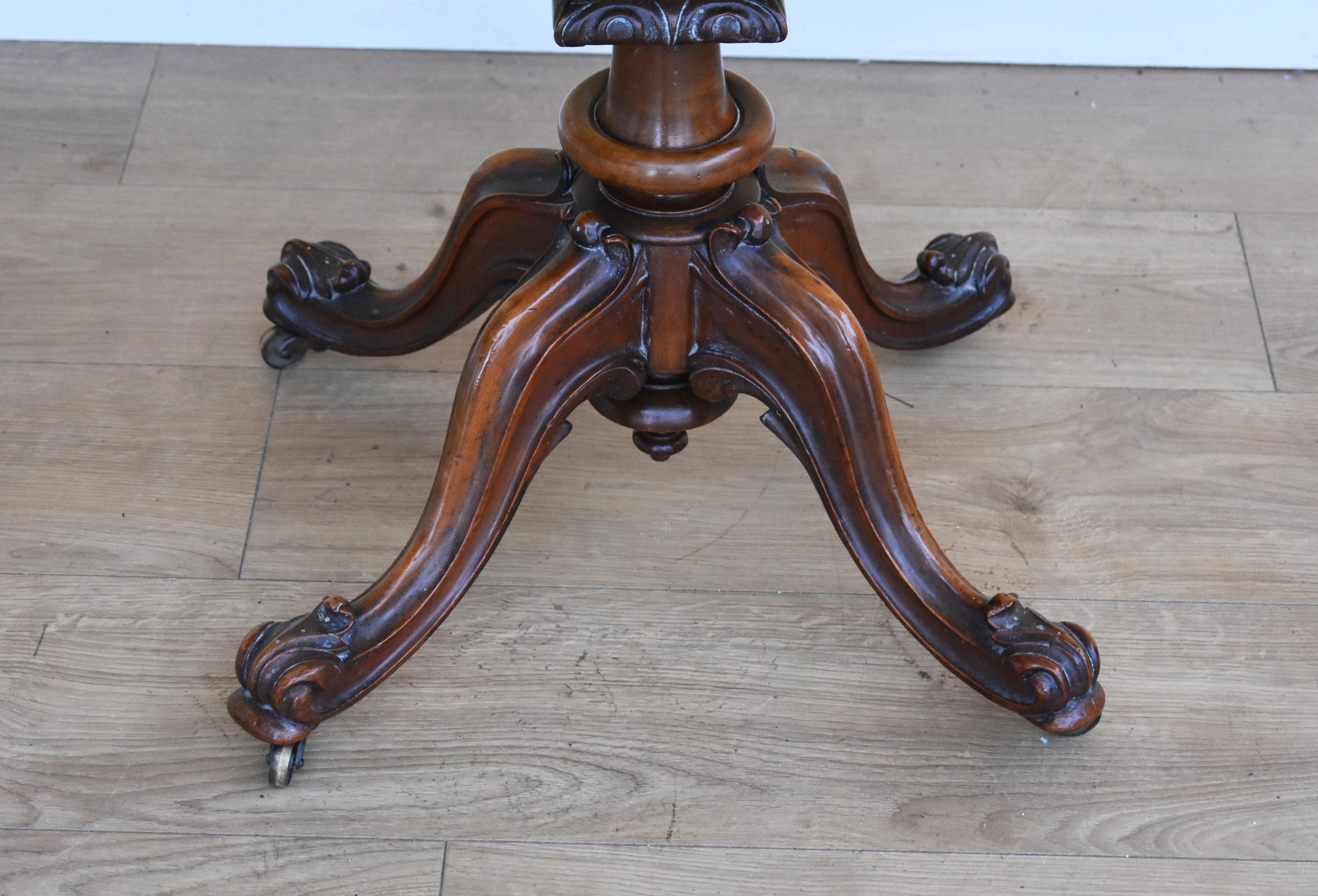 19th Century Victorian Burr Walnut Work Table In Good Condition For Sale In Chelmsford, Essex