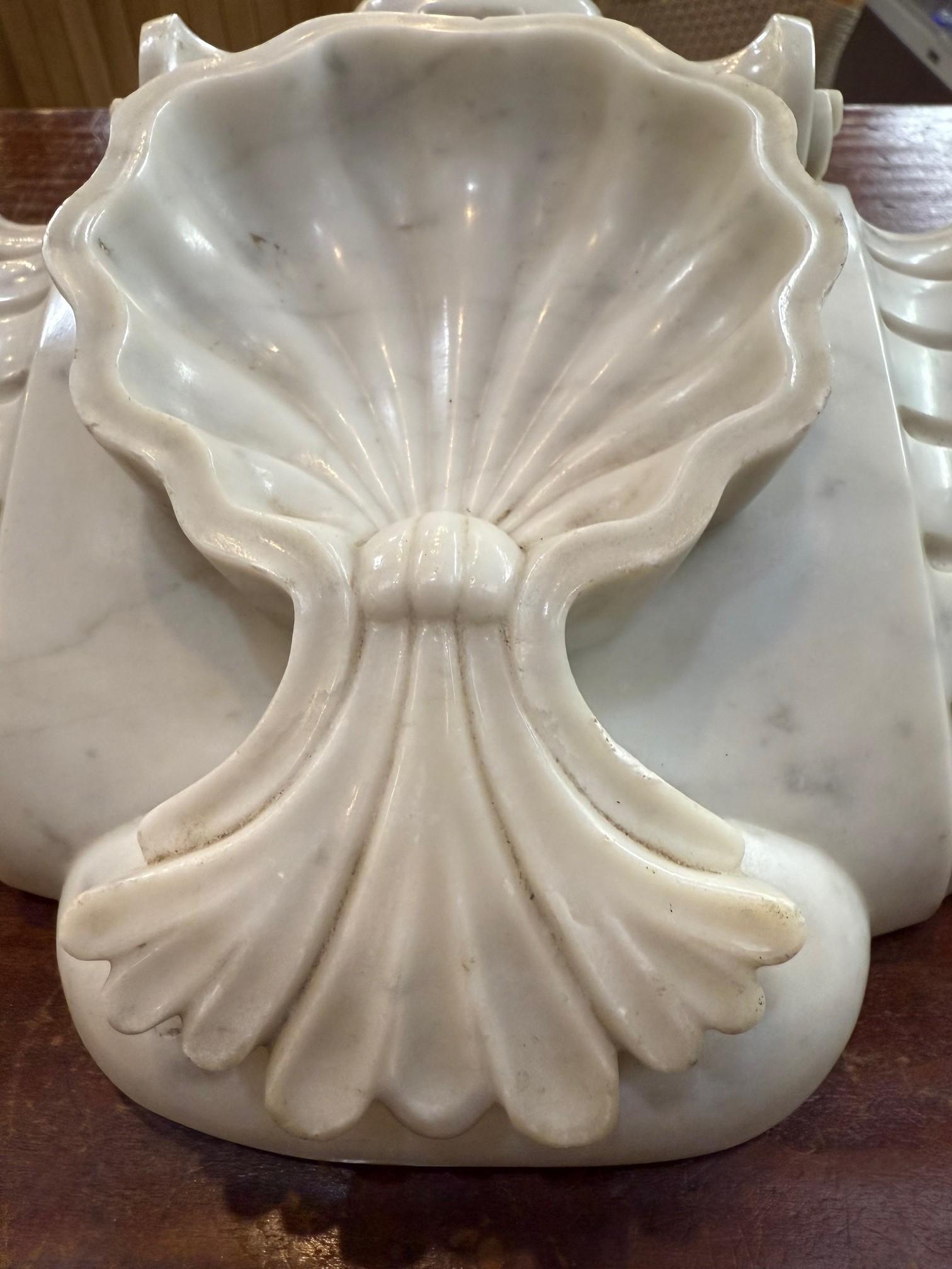 Carved 19th Century Victorian Carrara Marble Mantel Keystone For Sale