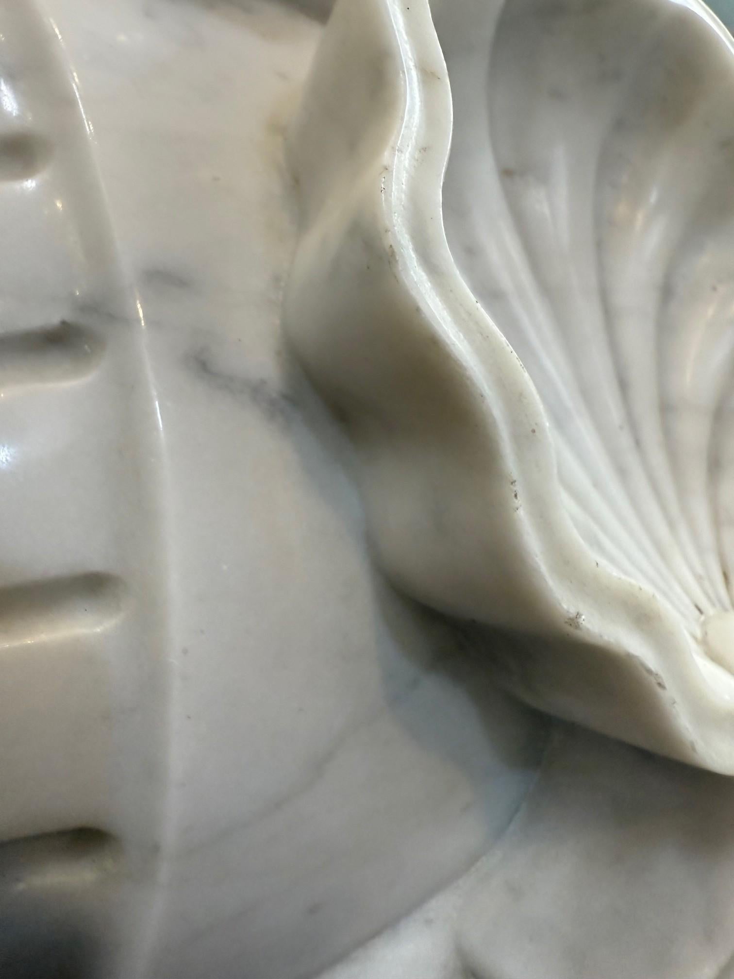 19th Century Victorian Carrara Marble Mantel Keystone For Sale 2