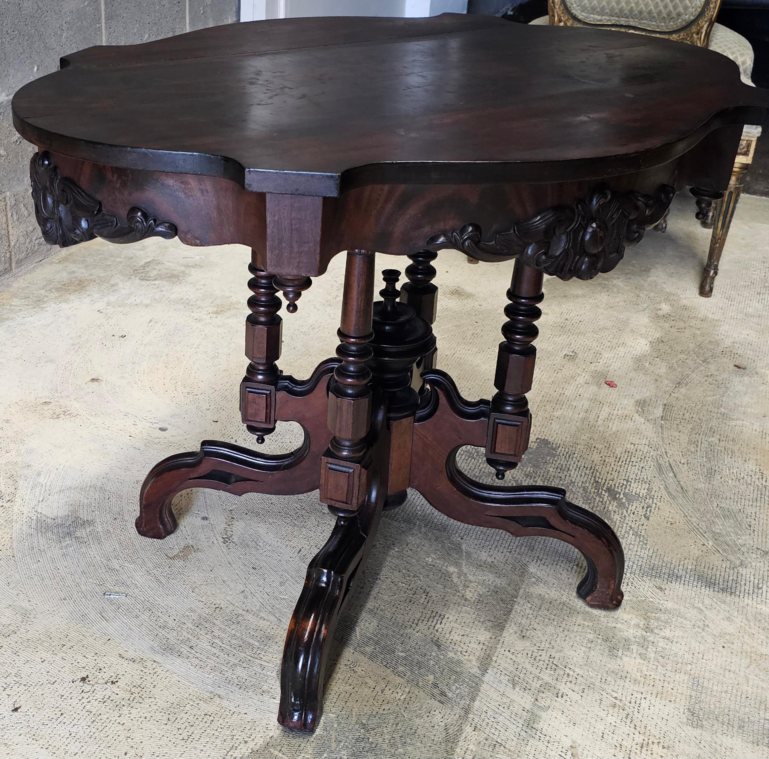American 19th Century Victorian Carved and Stained Walnut Center Table For Sale