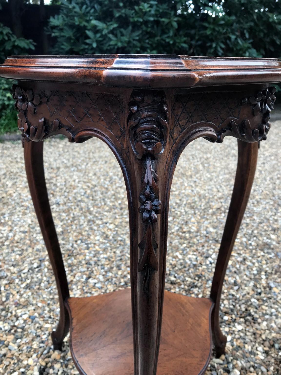 19th Century Victorian Carved Walnut Shield Shaped Occasional Table For Sale 1
