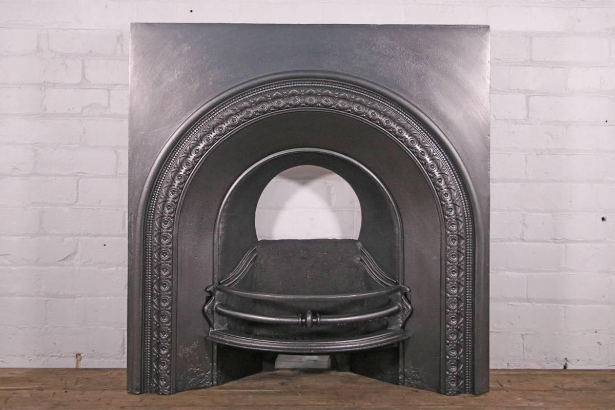 19th century Victorian cast iron arched fireplace grate, circa 1870. 

Finished with traditional black grate polish, ready for a solid fuel fire.