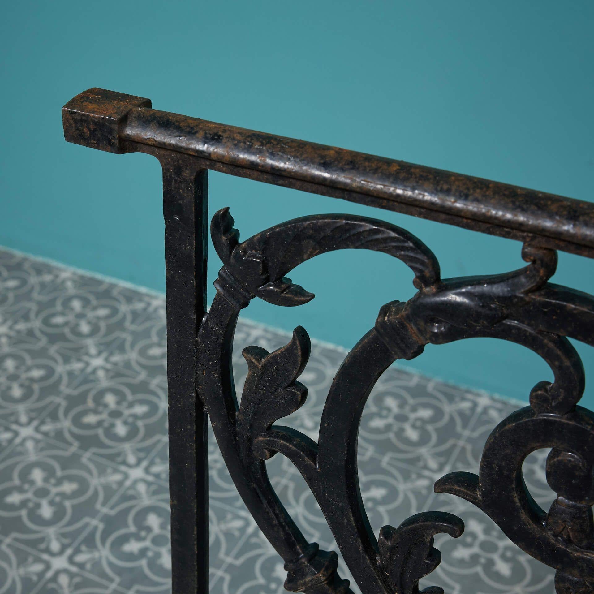 19th Century Victorian Cast Iron Decorative Railing Panel In Fair Condition For Sale In Wormelow, Herefordshire