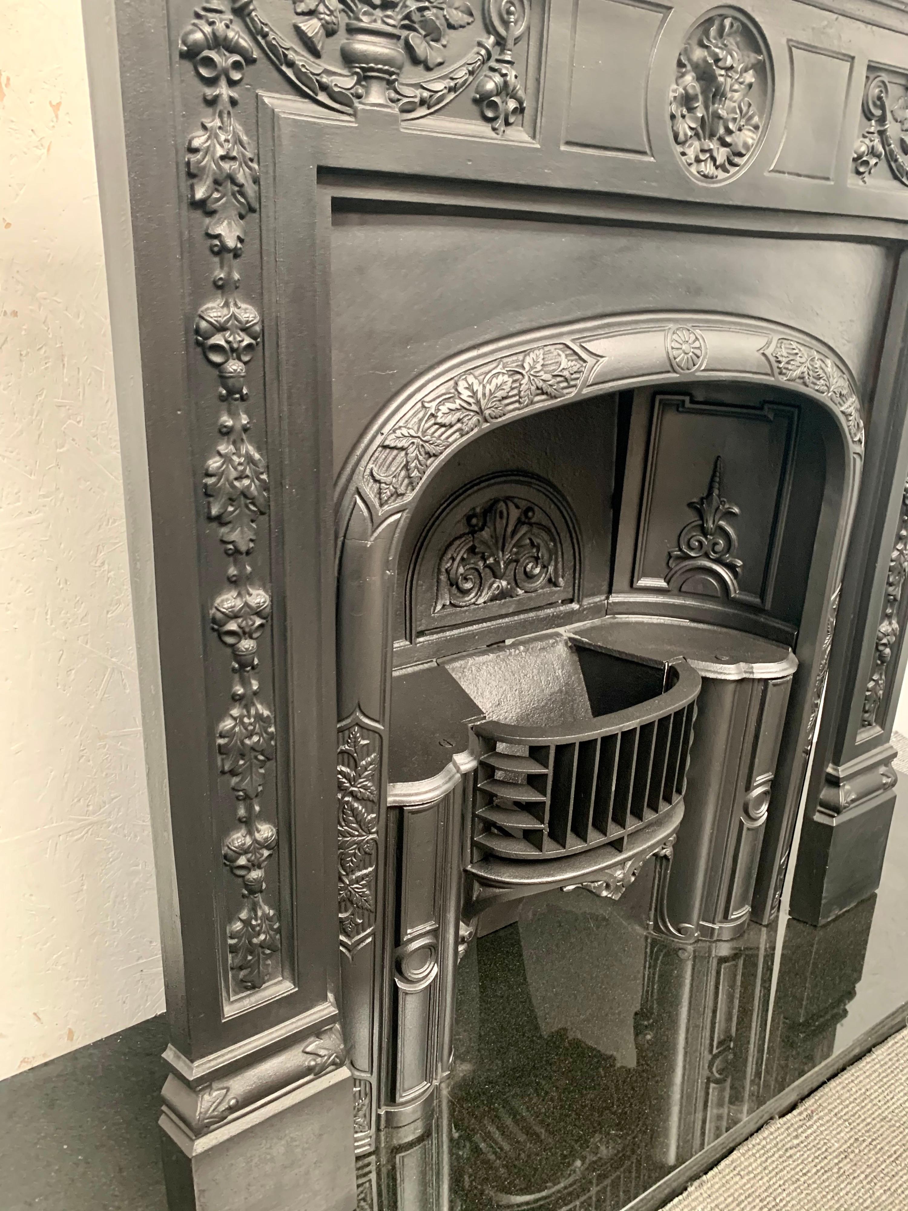 19th Century Victorian Cast Iron Fireplace In Good Condition In London, GB