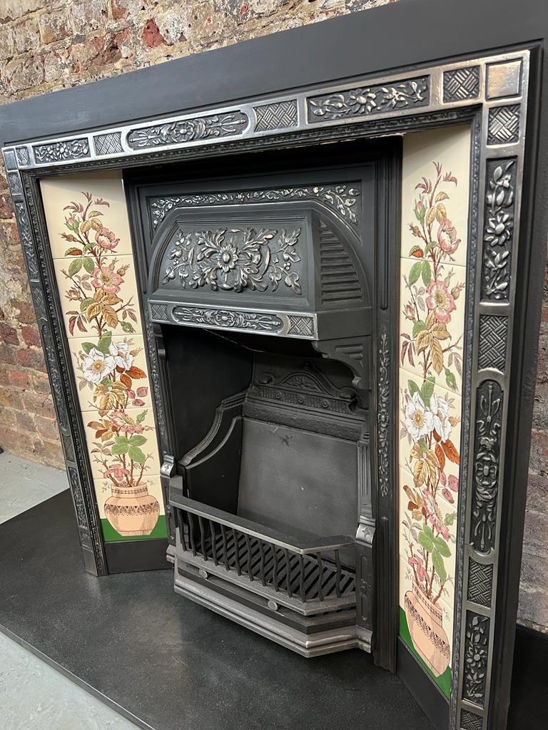 19th century Victorian cast-iron fireplace tiled insert.
A fine example of a typical Victorian burnished tiled fireplace insert.
Recently salvaged from a London town house and refinished to its original highlight polished
