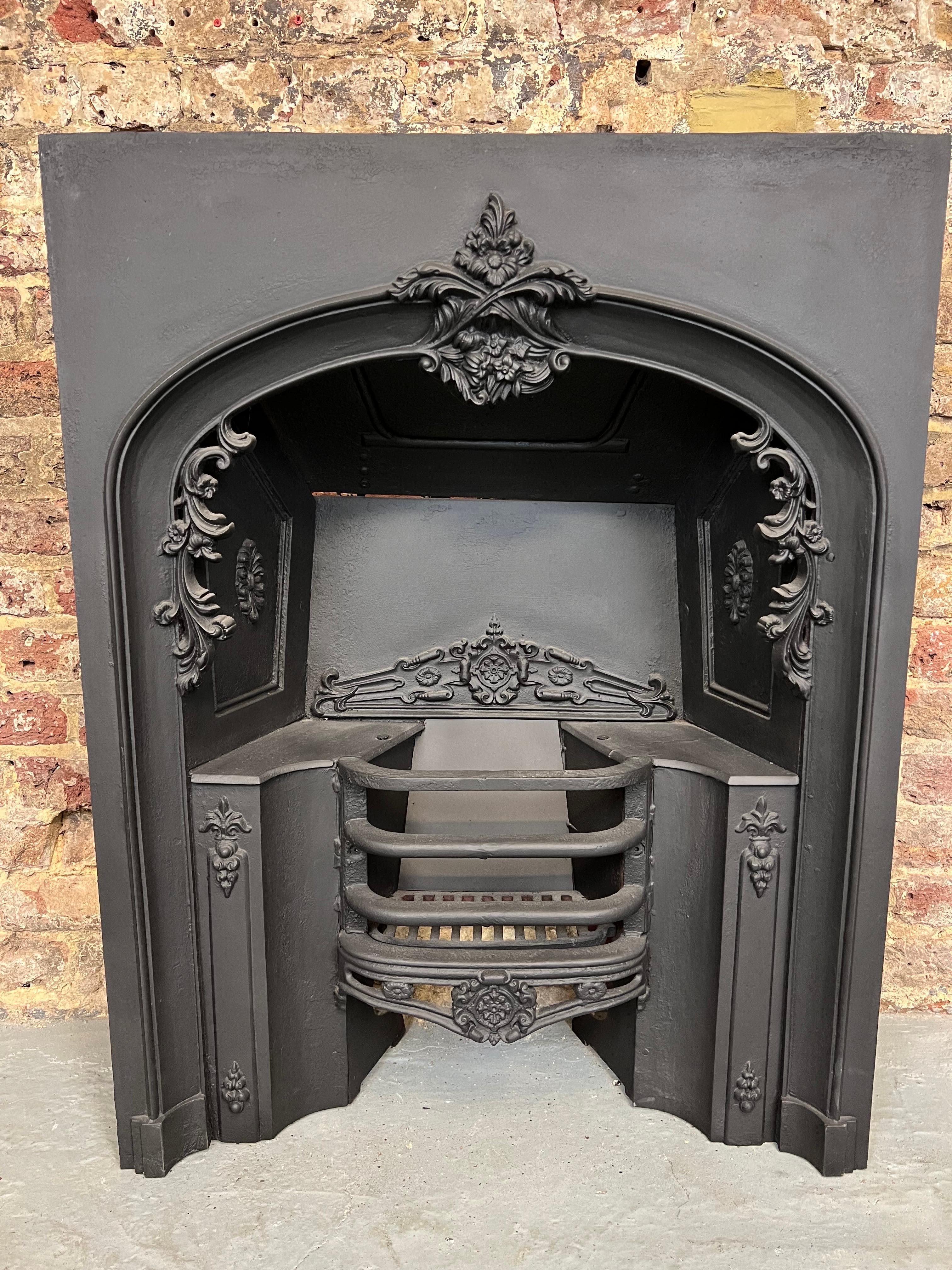 19th Century Victorian Cast Iron Hob Grate Fireplace For Sale 1