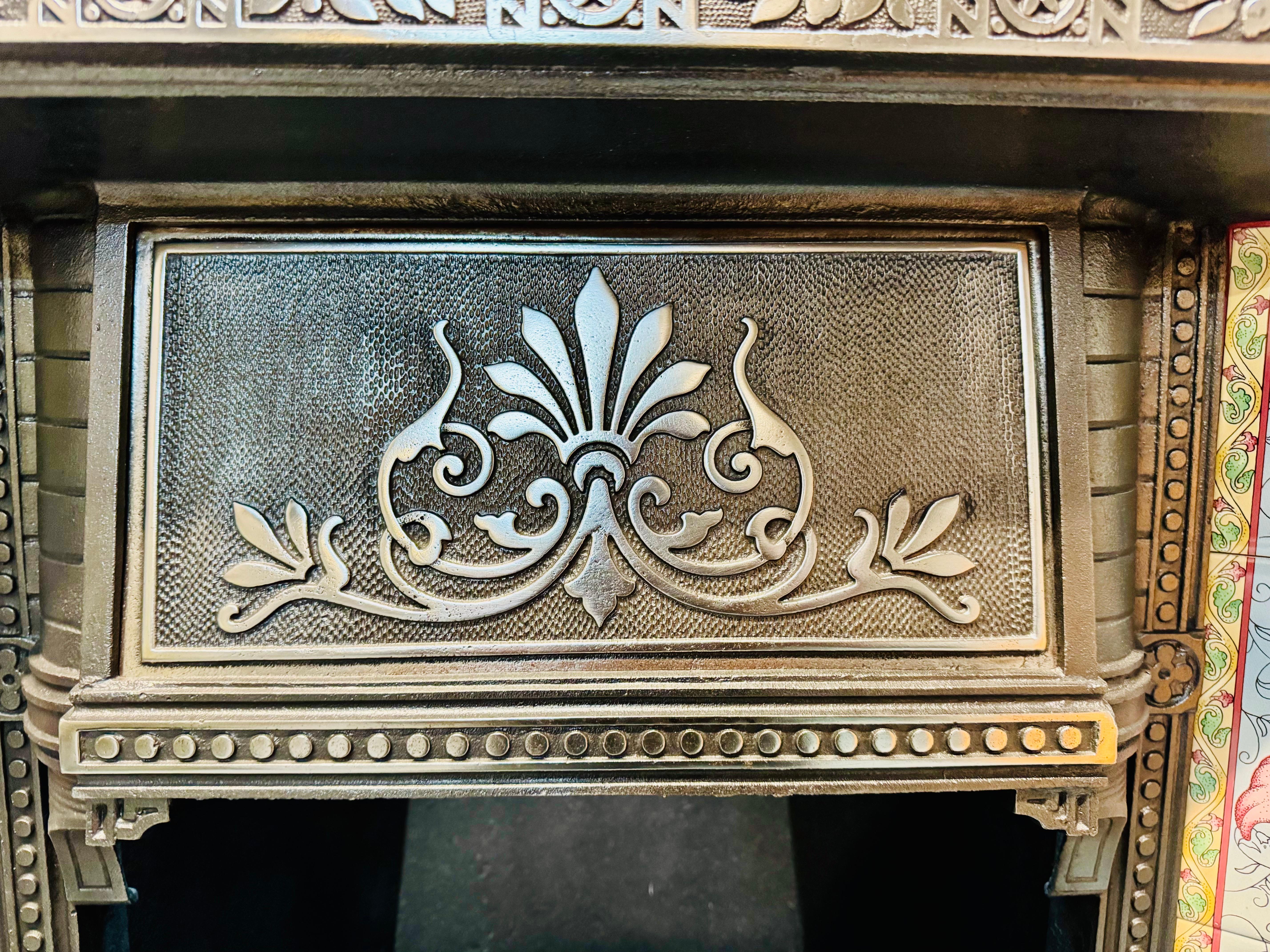 19th Century Victorian Cast Iron Tiled Fireplace Insert. For Sale 5
