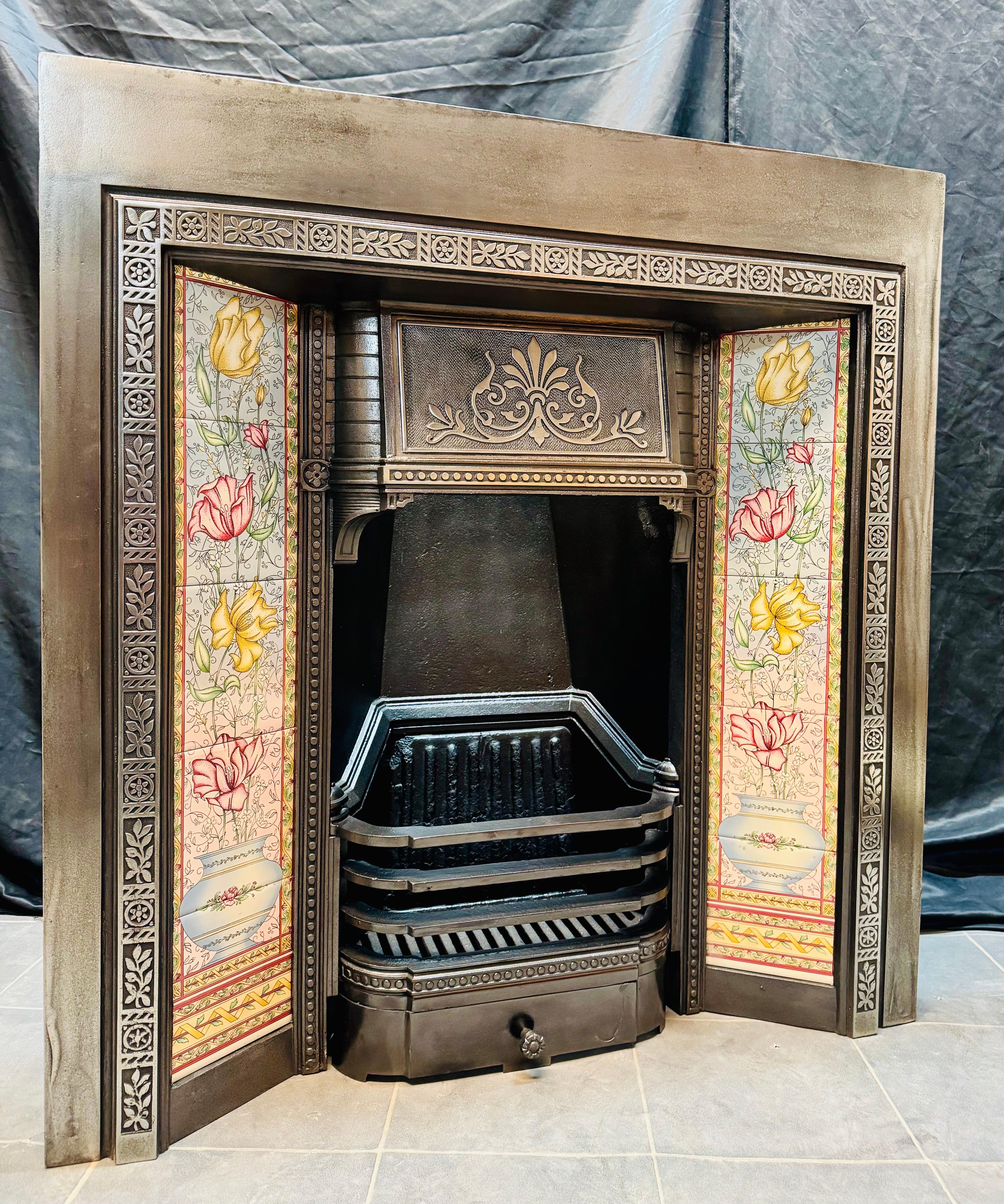 19th Century Victorian Cast Iron Tiled Fireplace Insert. For Sale 13