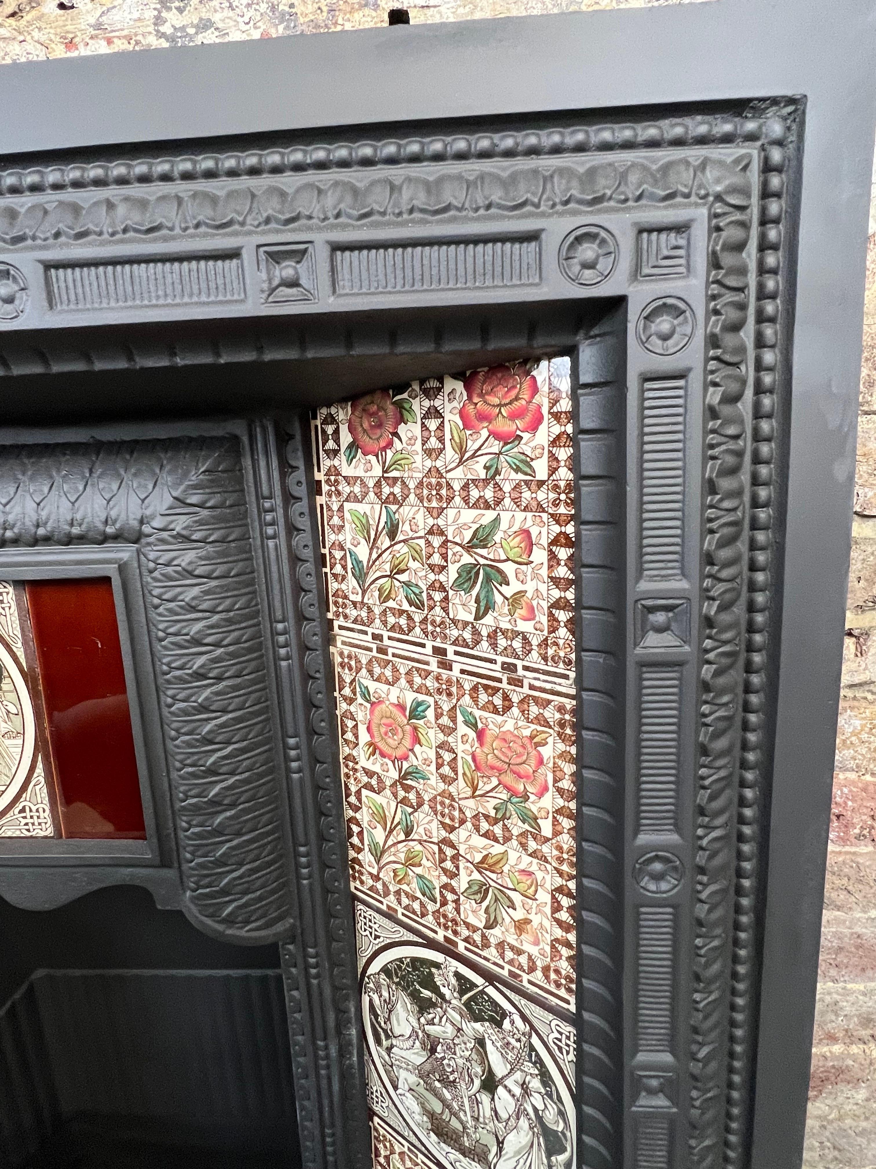 19th Century Victorian Cast Iron Tiled Fireplace Insert In Good Condition In London, GB