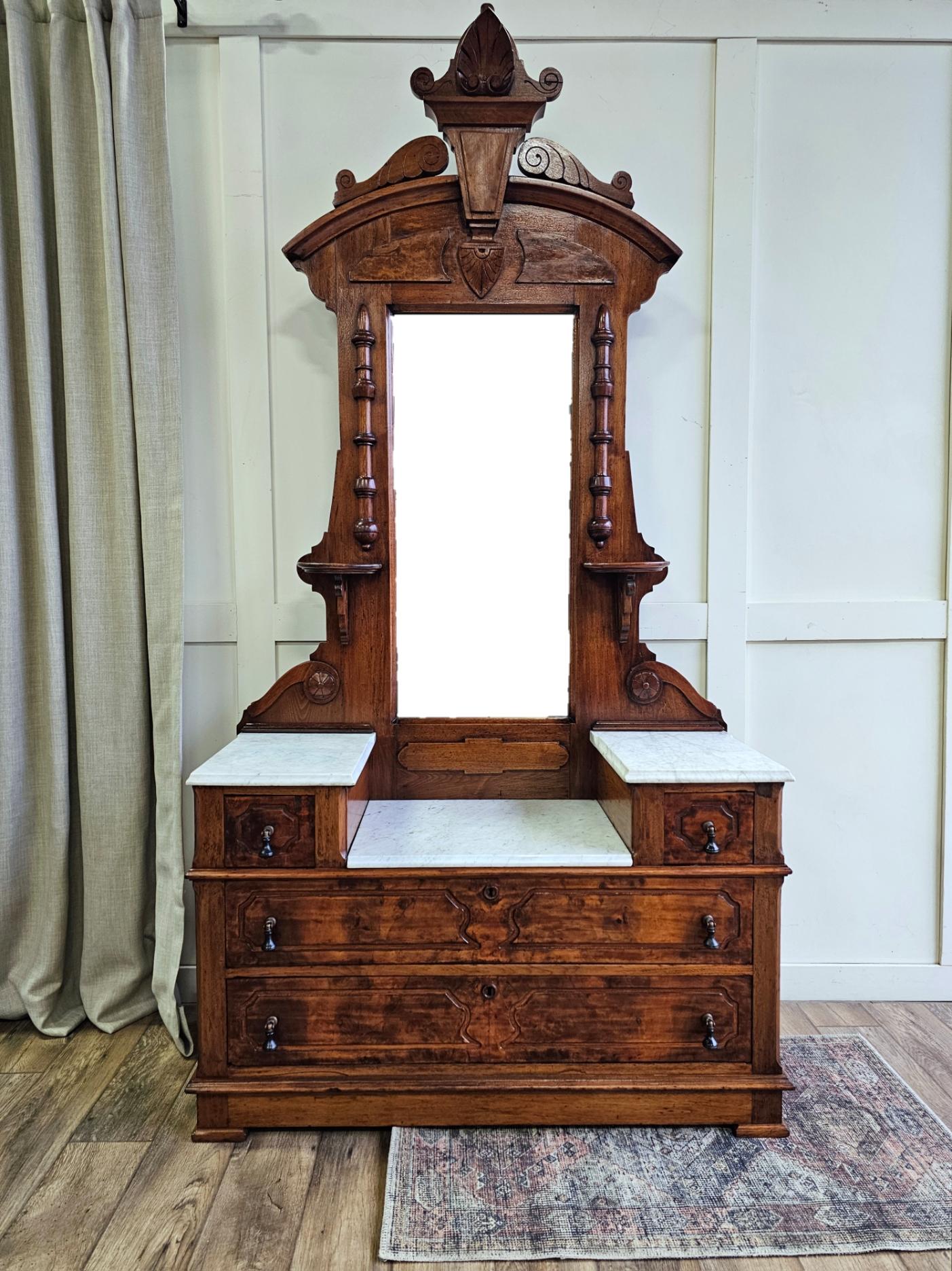 Late Victorian 19th Century Victorian Chestnut Marble Dresser