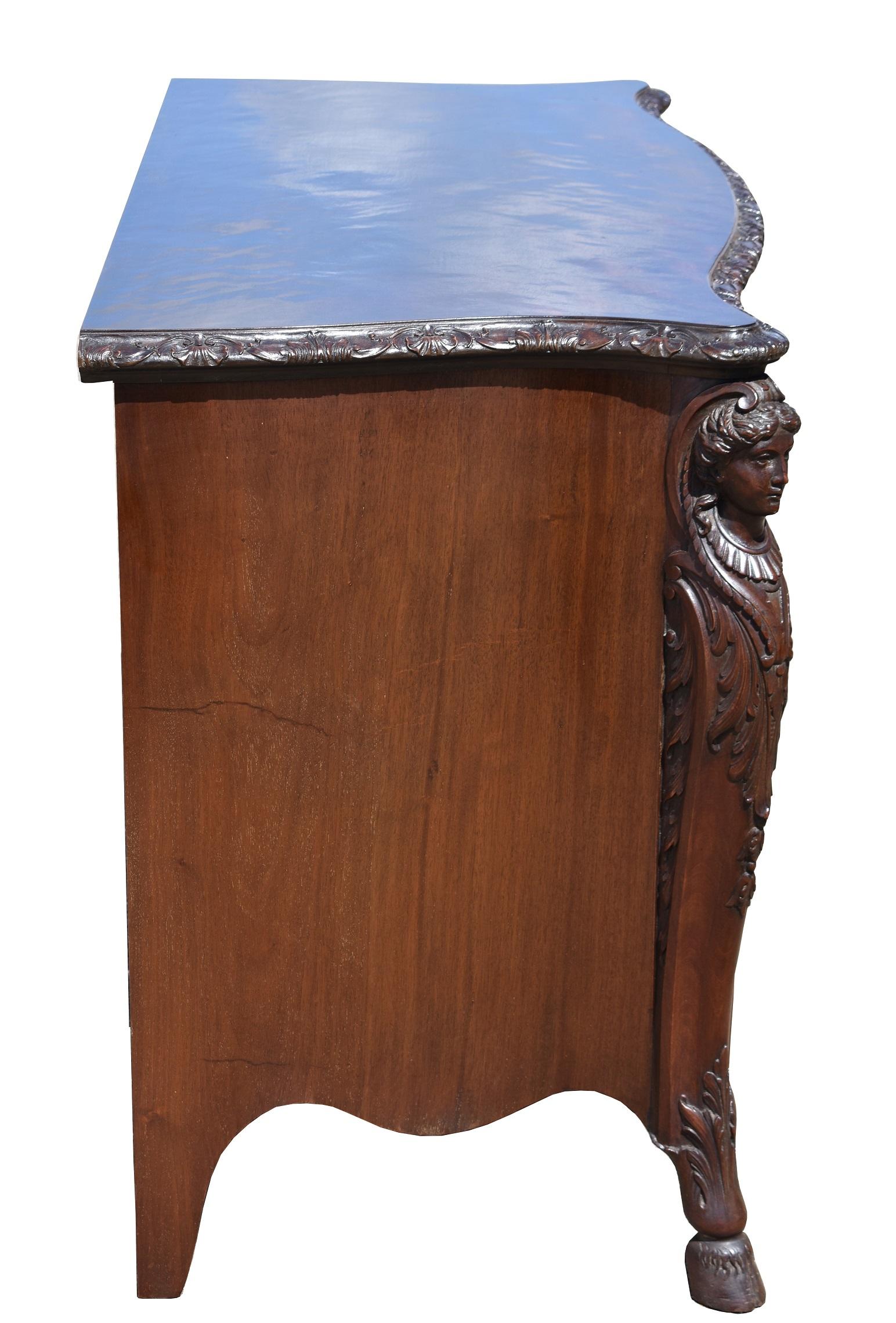 19th Century Victorian Chippendale Style Mahogany Serpentine Chest of Drawers For Sale 5