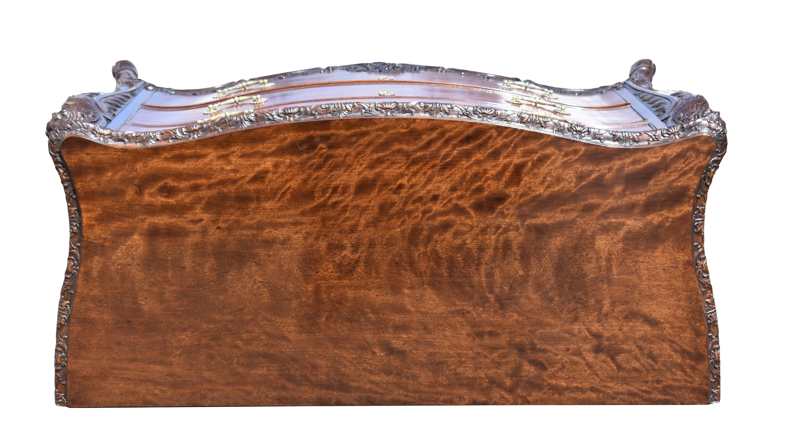 Viktorianische Serpentinen-Kommode aus Mahagoni im Chippendale-Stil des 19. Jahrhunderts (Englisch) im Angebot