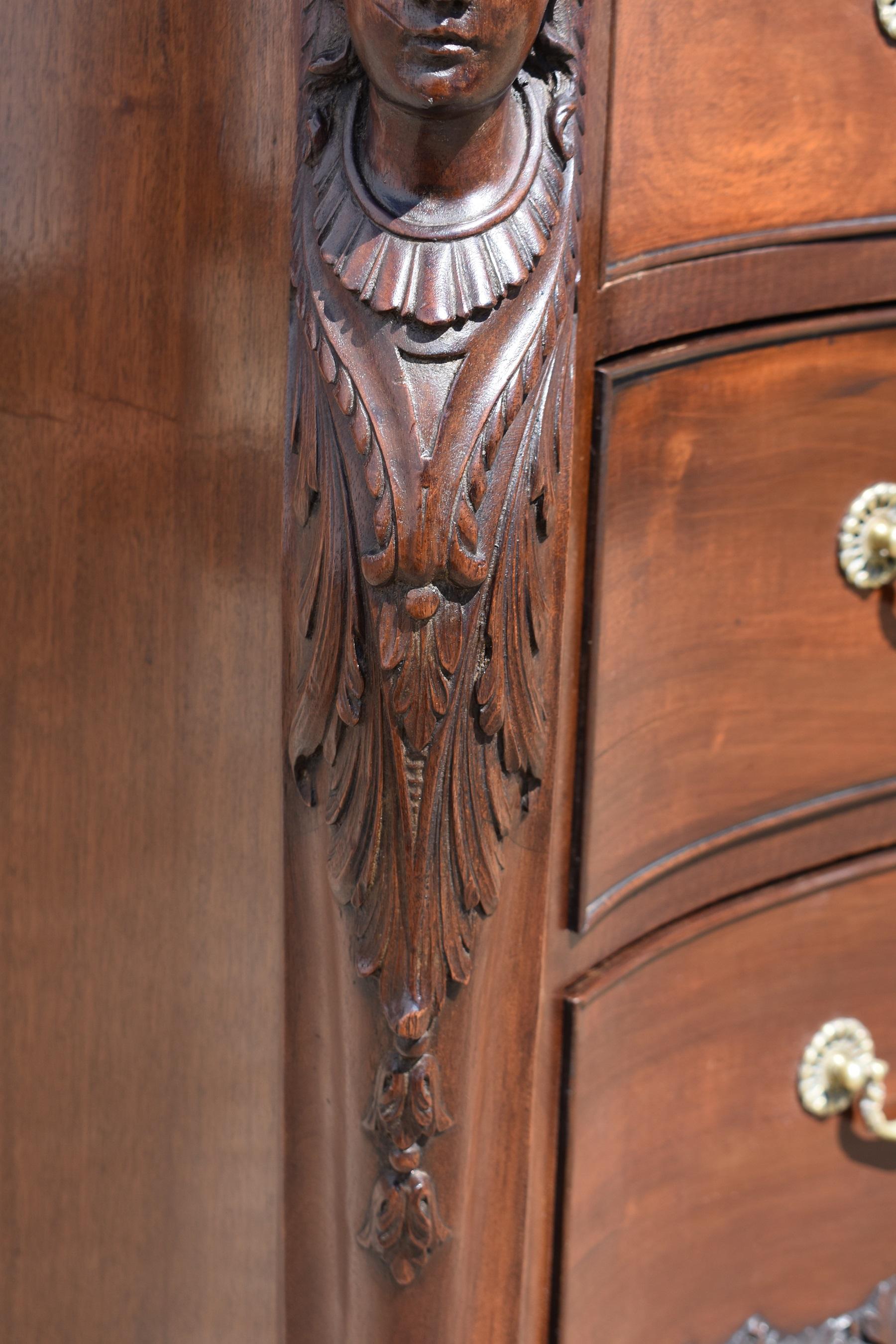 19th Century Victorian Chippendale Style Mahogany Serpentine Chest of Drawers For Sale 1