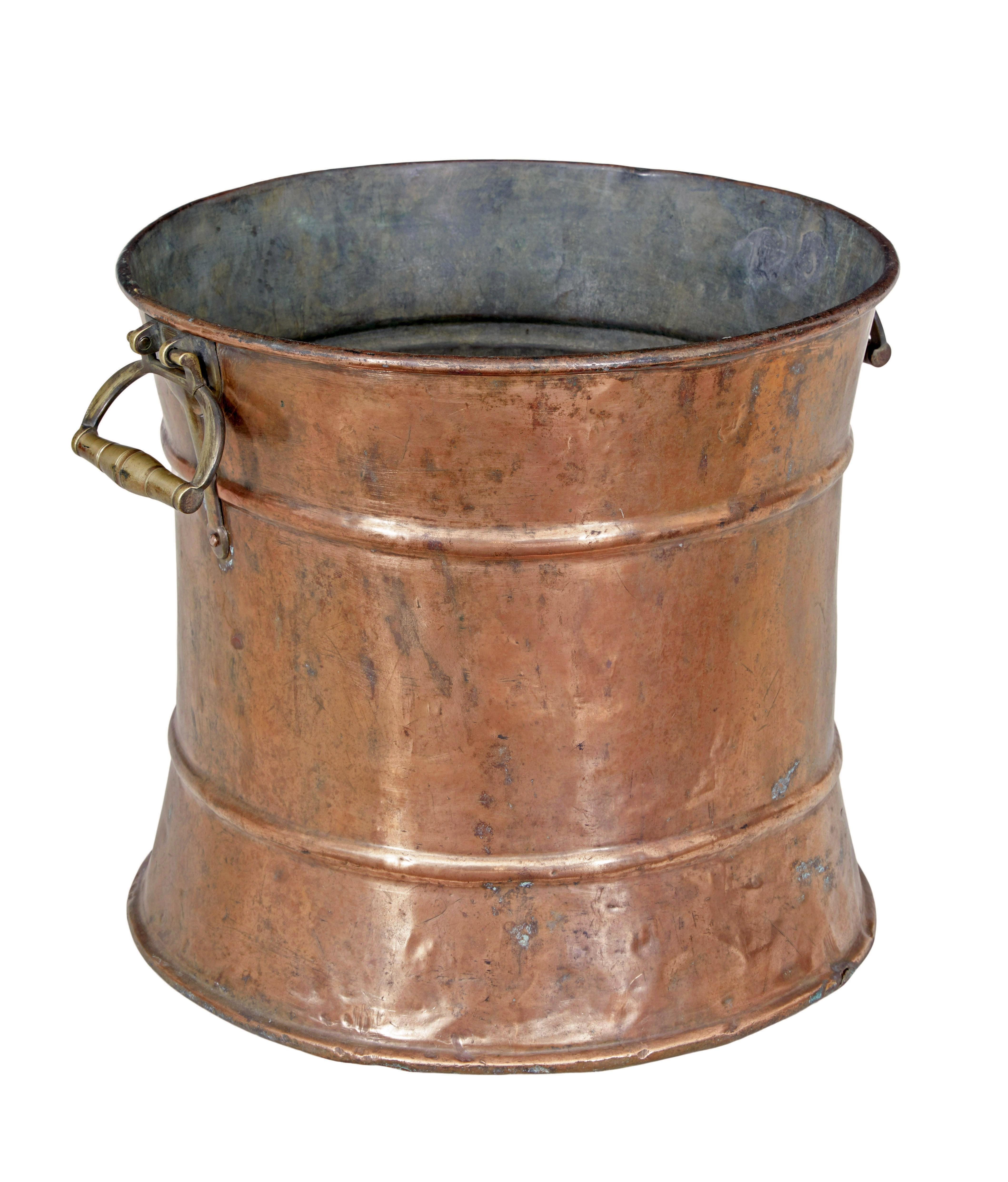 19th century Victorian copper and brass bin Inglés en venta