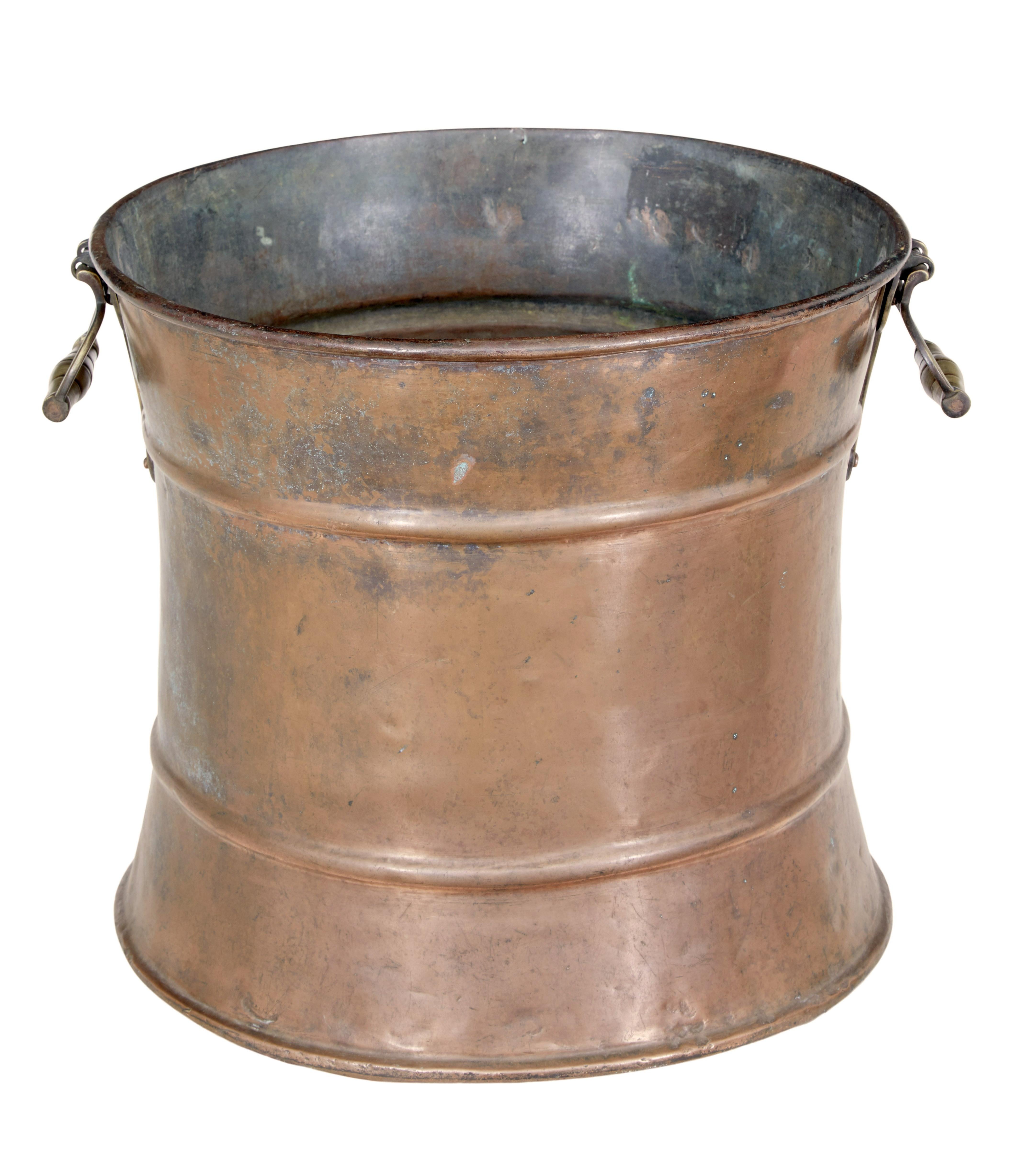 19th century Victorian copper and brass vessel, circa 1880.

We are pleased to offer this fine piece of craftmanship, which would be ideal for a log bin or even as an oversized waste paper bin.

Shaped with detailed ribbing around the sides,