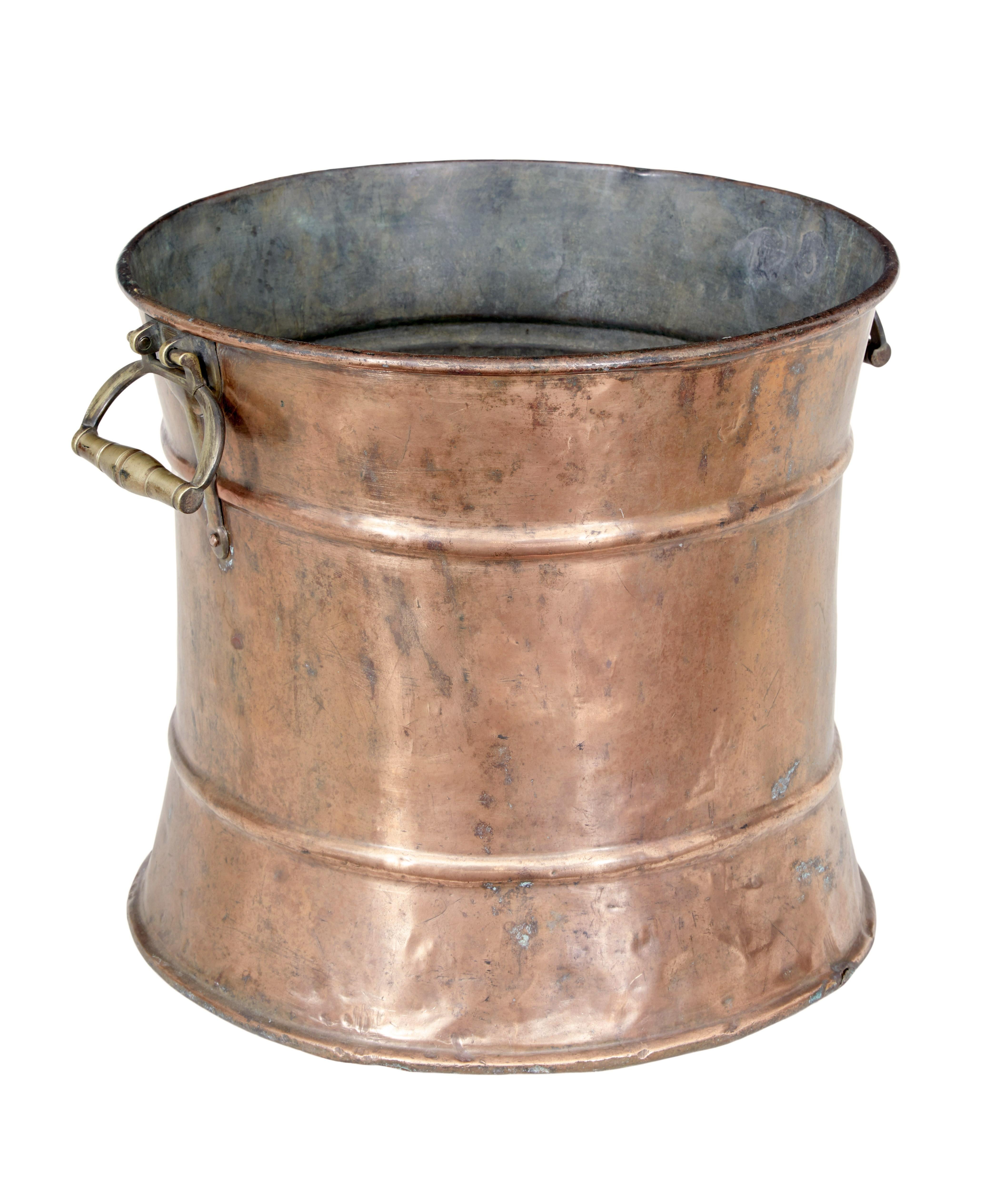 English 19th Century Victorian Copper and Brass Vessel For Sale