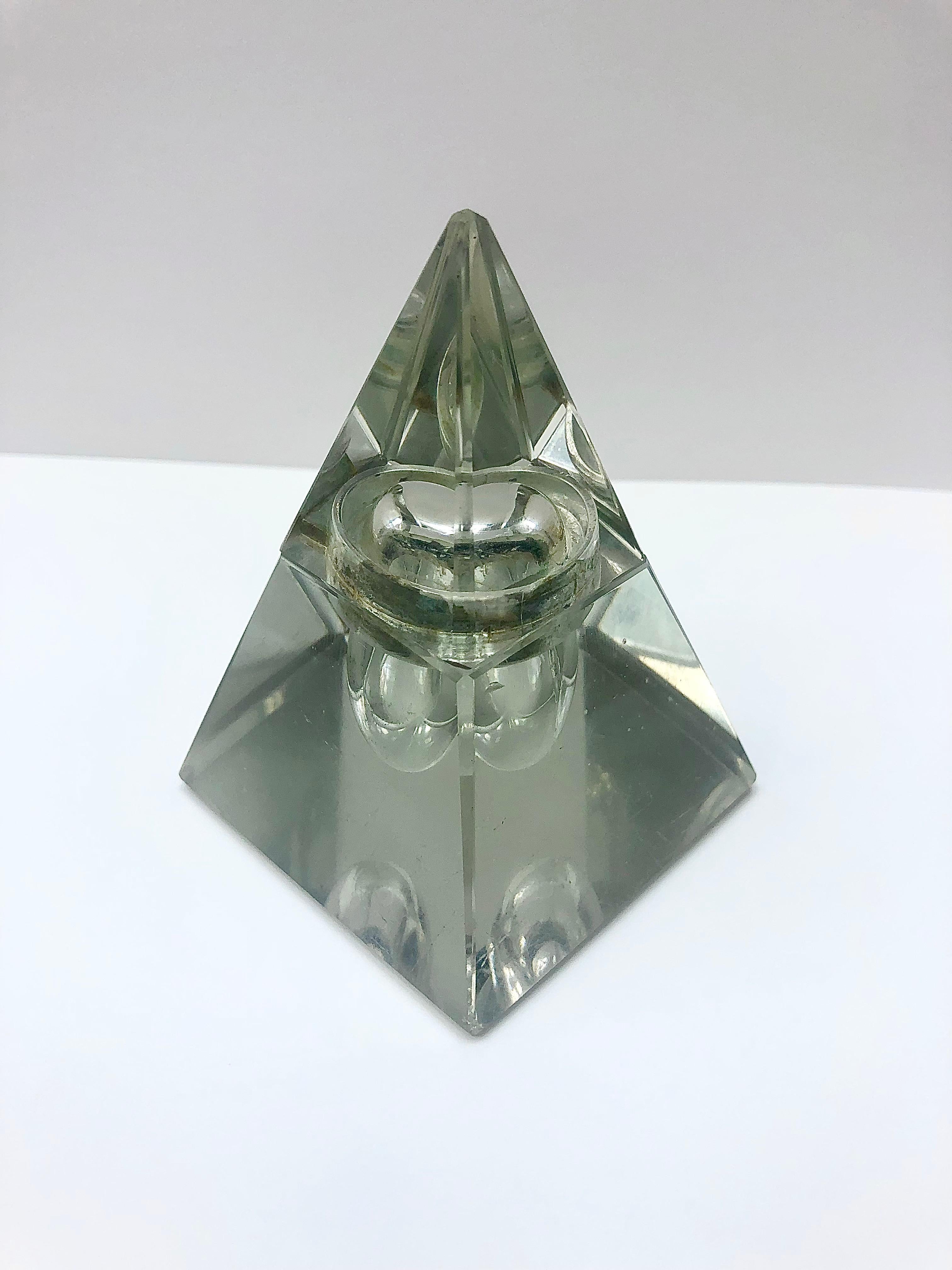 19th Century Victorian Crystal Pyramid Shape Inkwell In Good Condition In Stamford, CT