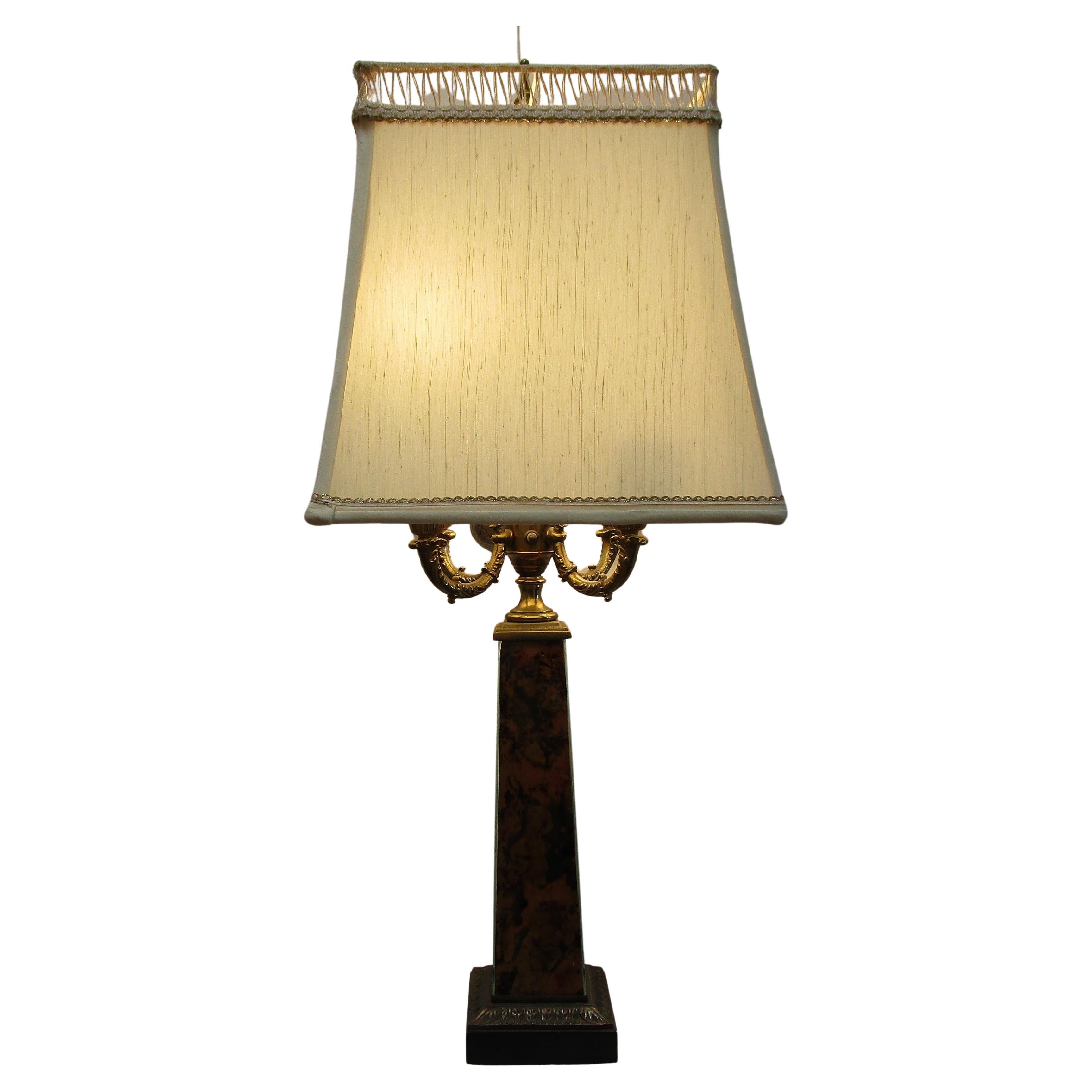 Lampe de table victorienne du 19ème siècle avec abat-jour spécial